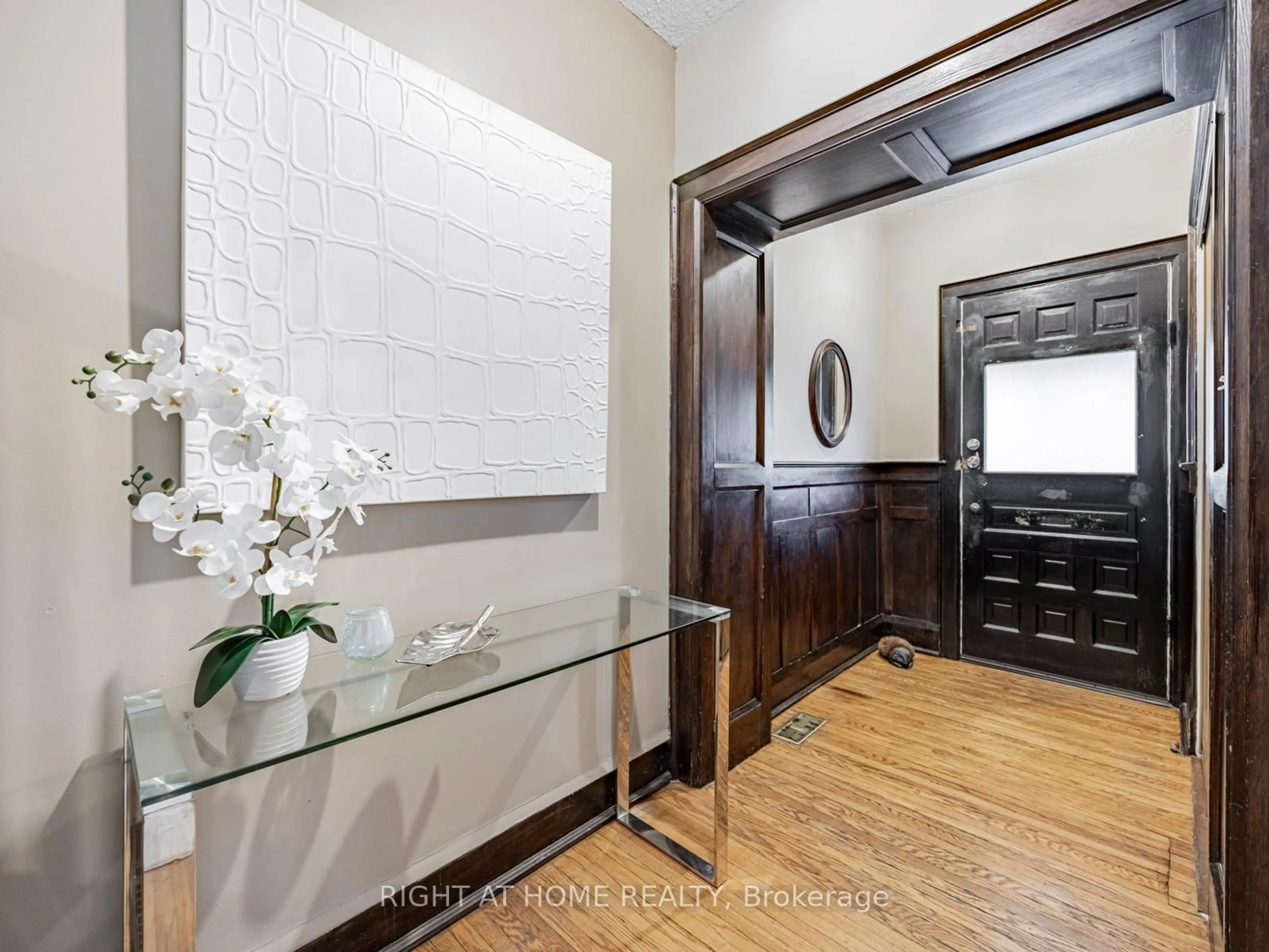 Indoor foyer for 85 Buttonwood Ave, Toronto Ontario M6M 2J6