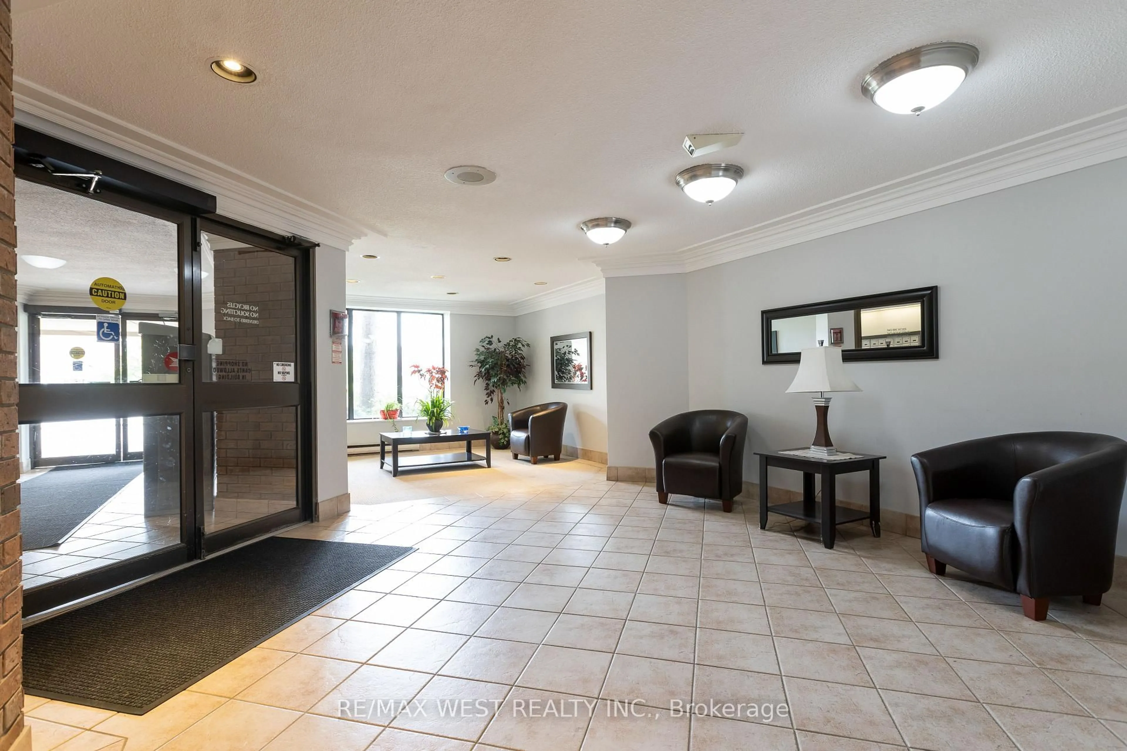 Unknown for 6720 Glen Erin Dr #706, Mississauga Ontario L5N 3K8