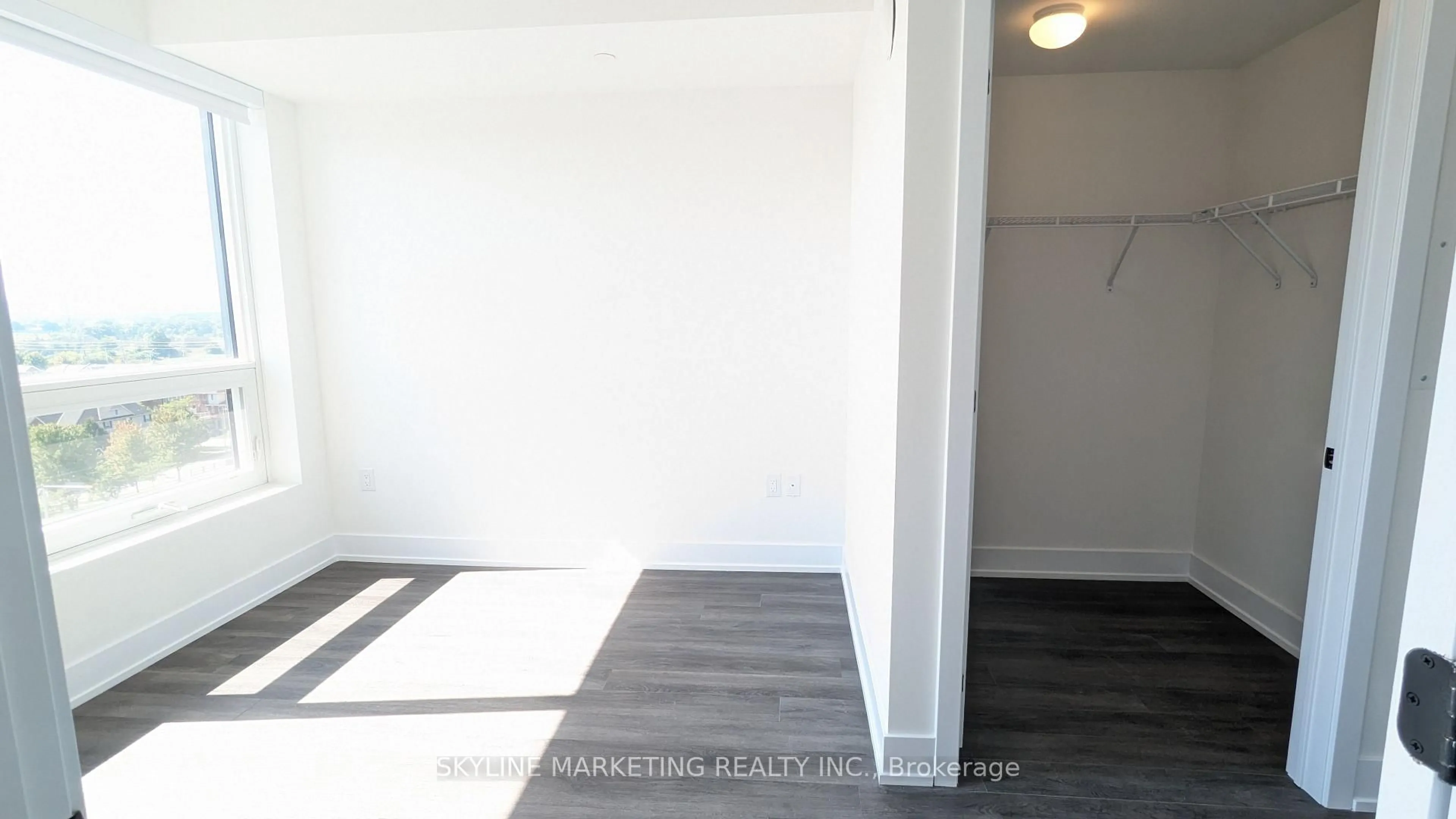 A pic of a room for 2450 Old Bronte Rd #727, Oakville Ontario L6M 5P6