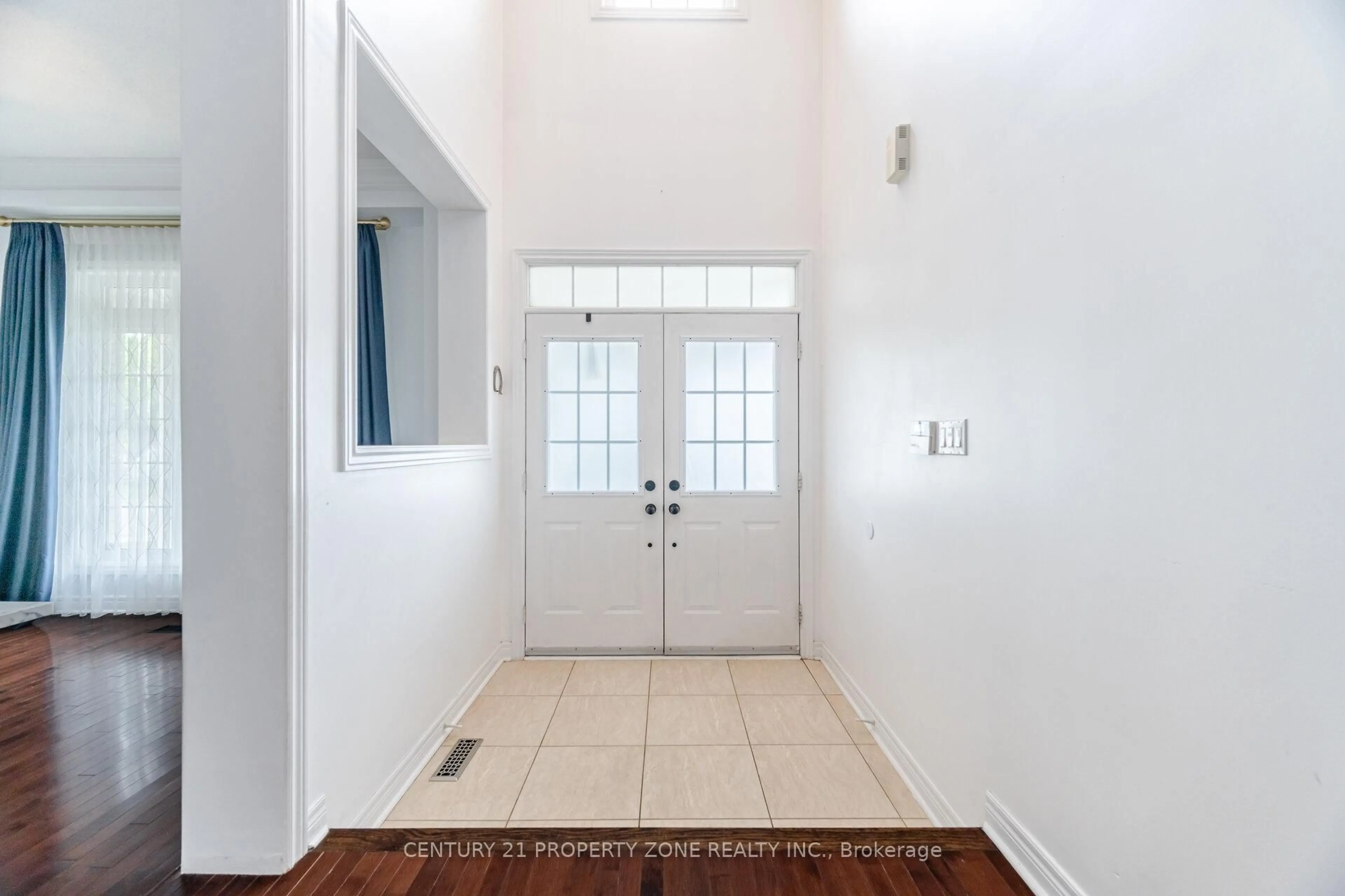 Indoor entryway for 22 Lucky Lane, Brampton Ontario L6R 3M3