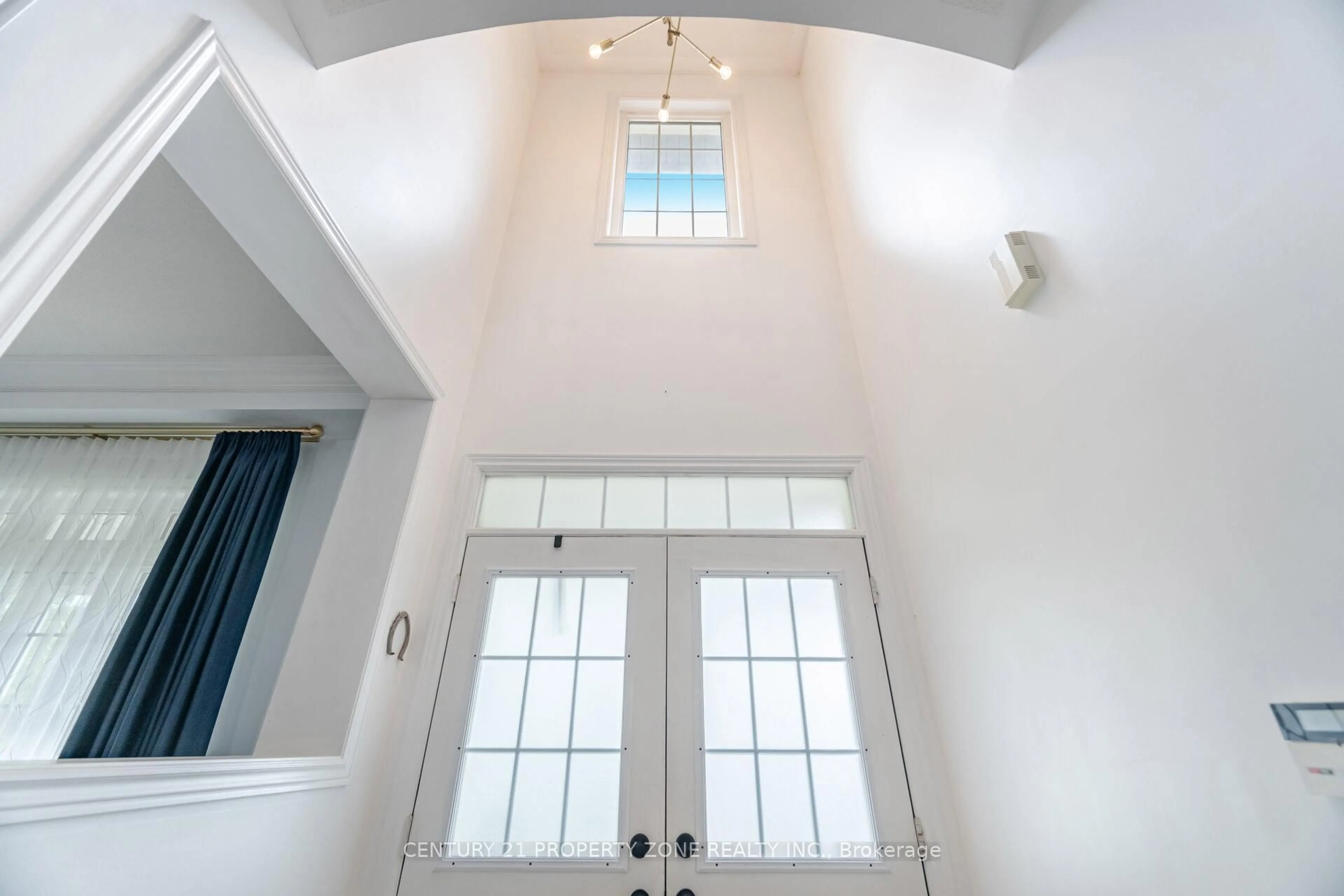 Indoor entryway for 22 Lucky Lane, Brampton Ontario L6R 3M3