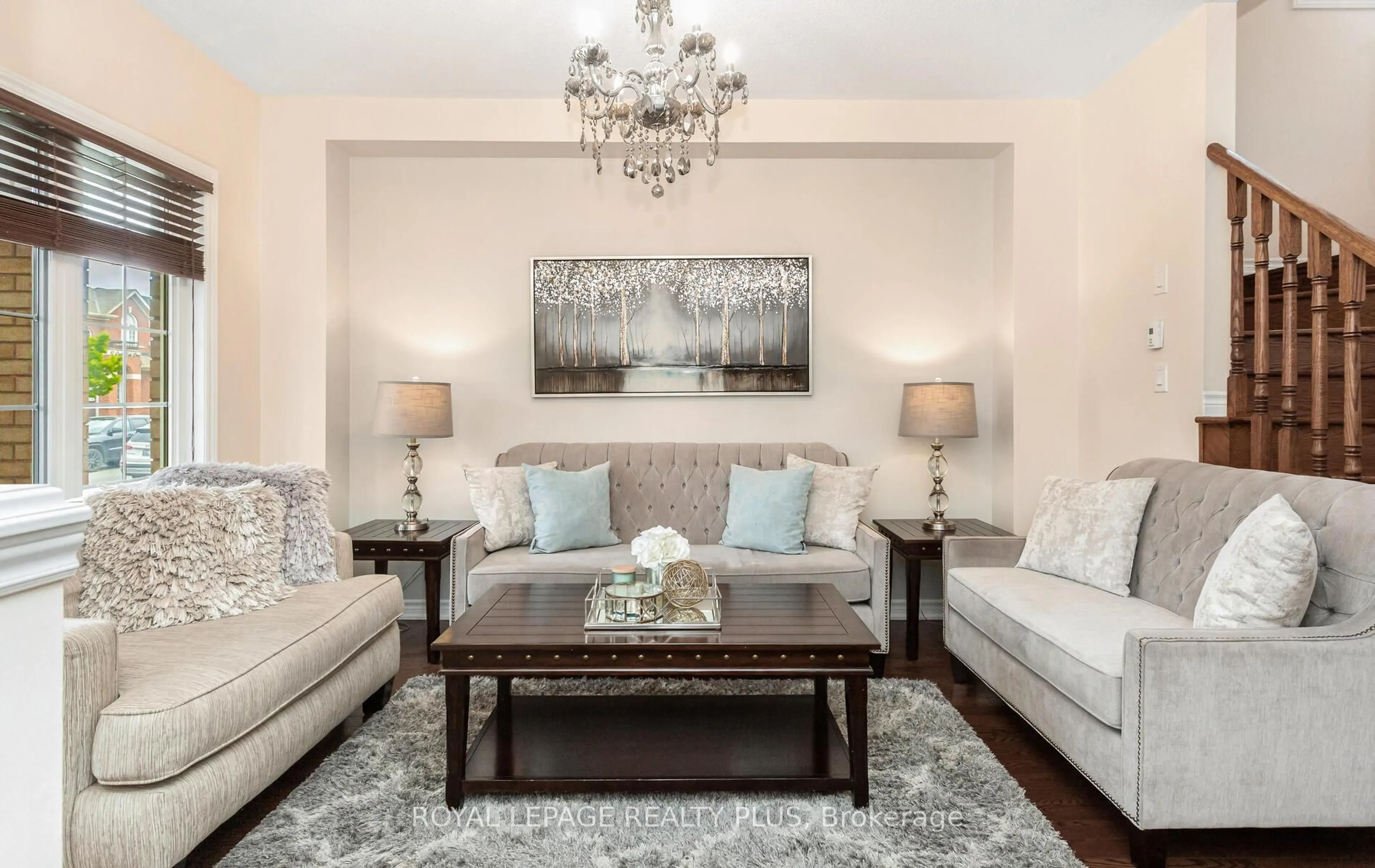 Living room with furniture, carpet floor for 17 Daden Oaks Dr, Brampton Ontario L6P 3R7