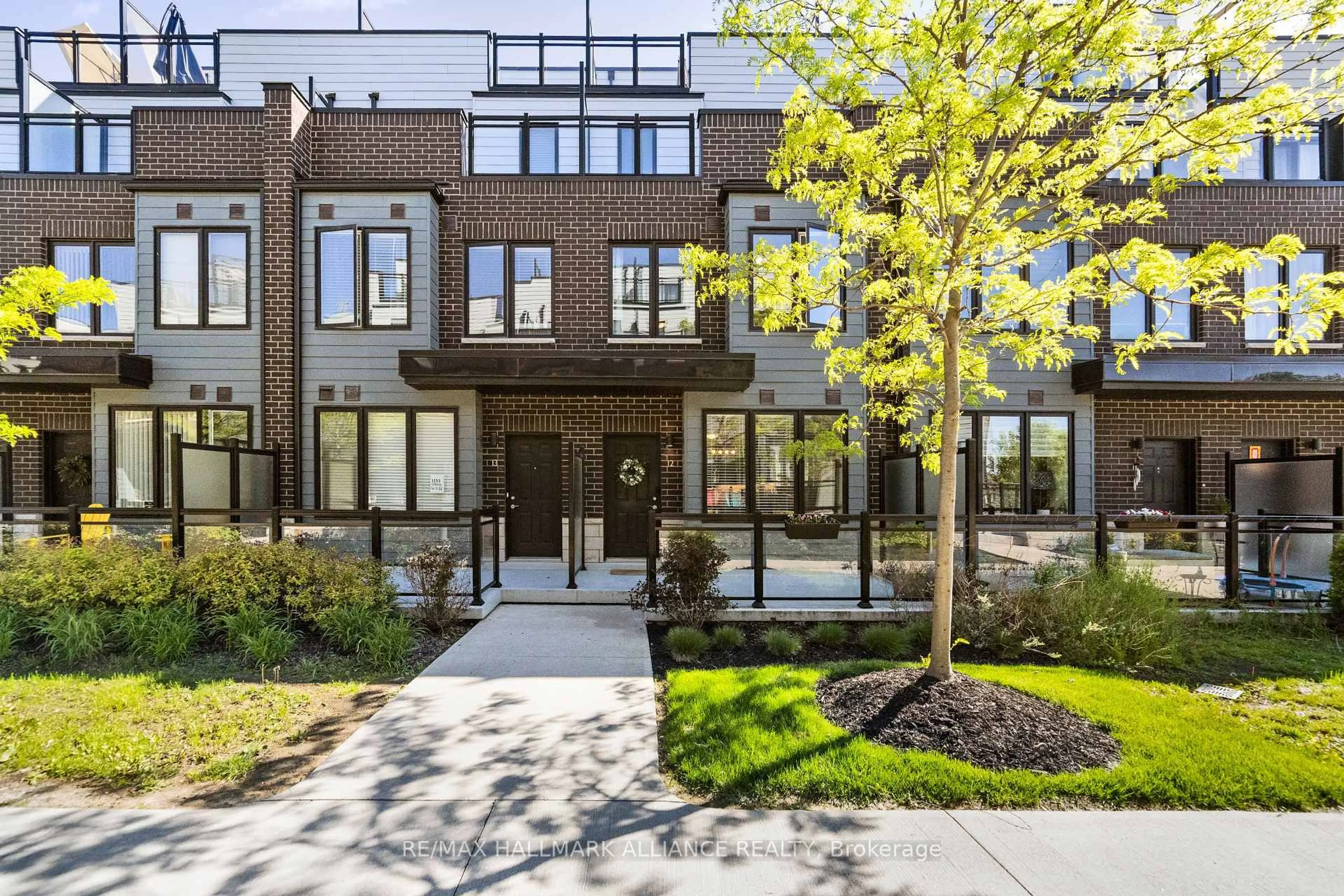 Home with brick exterior material, street for 1150 Stroud Lane #12, Mississauga Ontario L5J 0B3