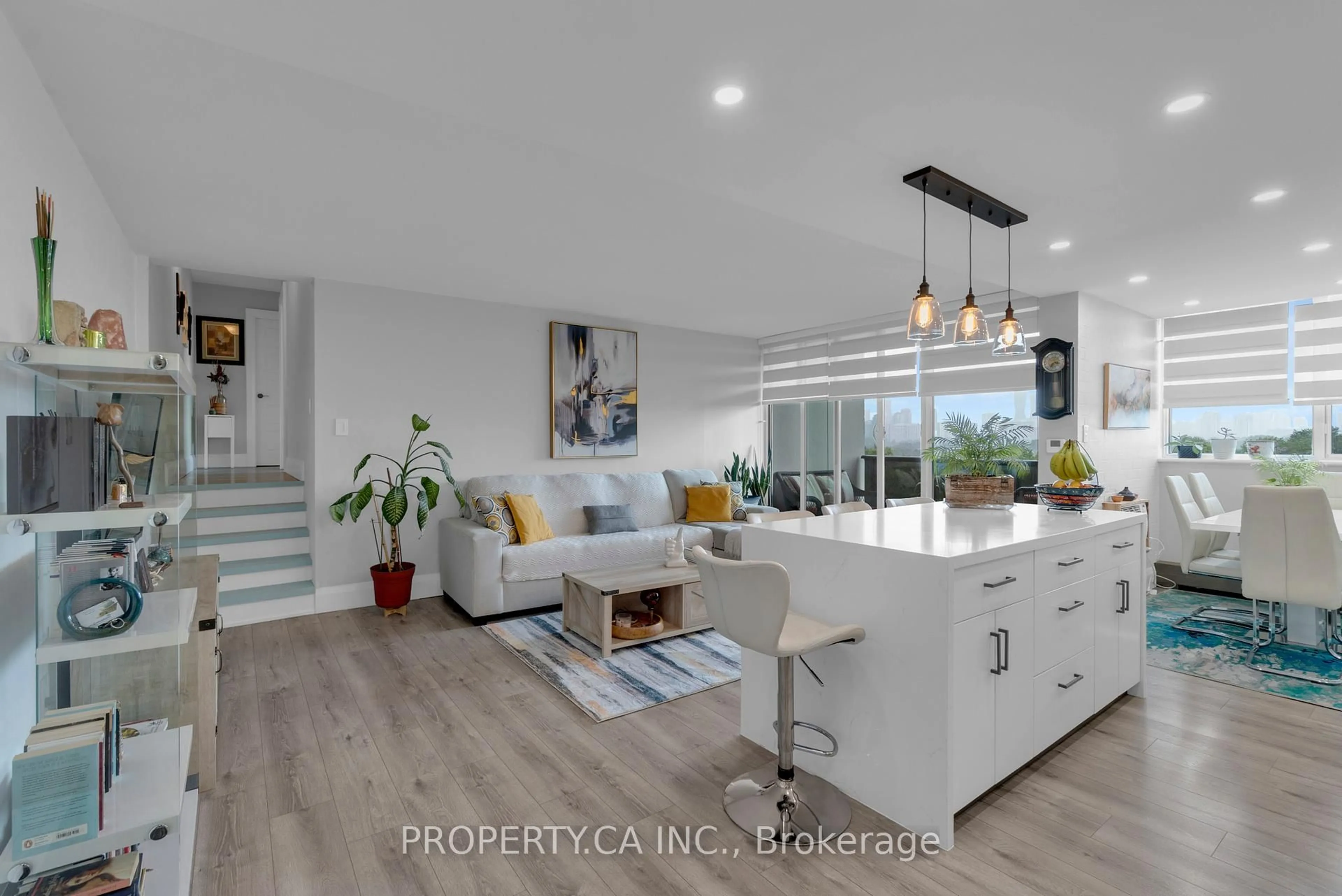 Open concept kitchen, unknown for 530 Lolita Gdns #803, Mississauga Ontario L5A 3T2