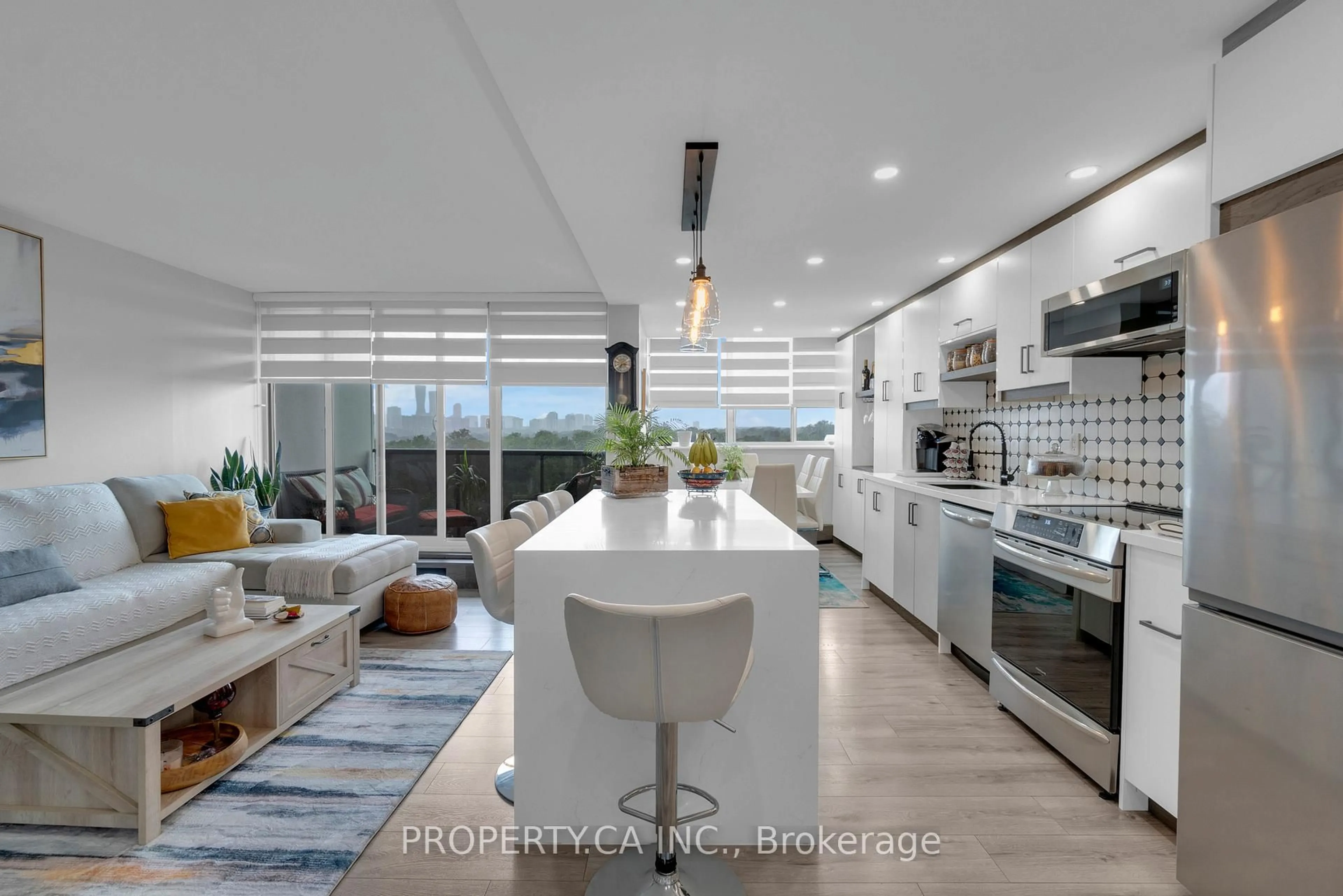 Open concept kitchen, ceramic/tile floor for 530 Lolita Gdns #803, Mississauga Ontario L5A 3T2