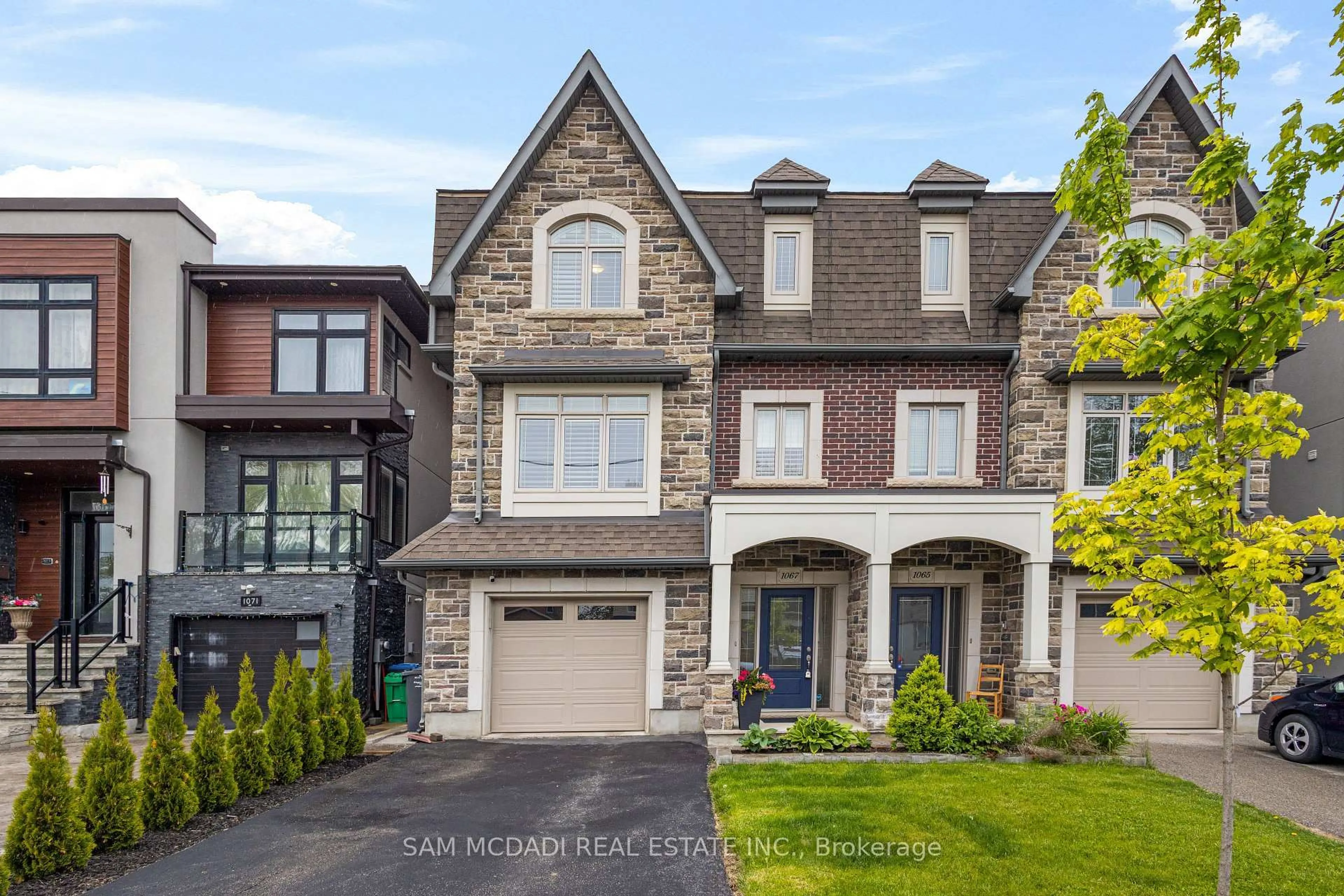 Home with brick exterior material, street for 1067 Shaw Dr, Mississauga Ontario L5G 3Z3