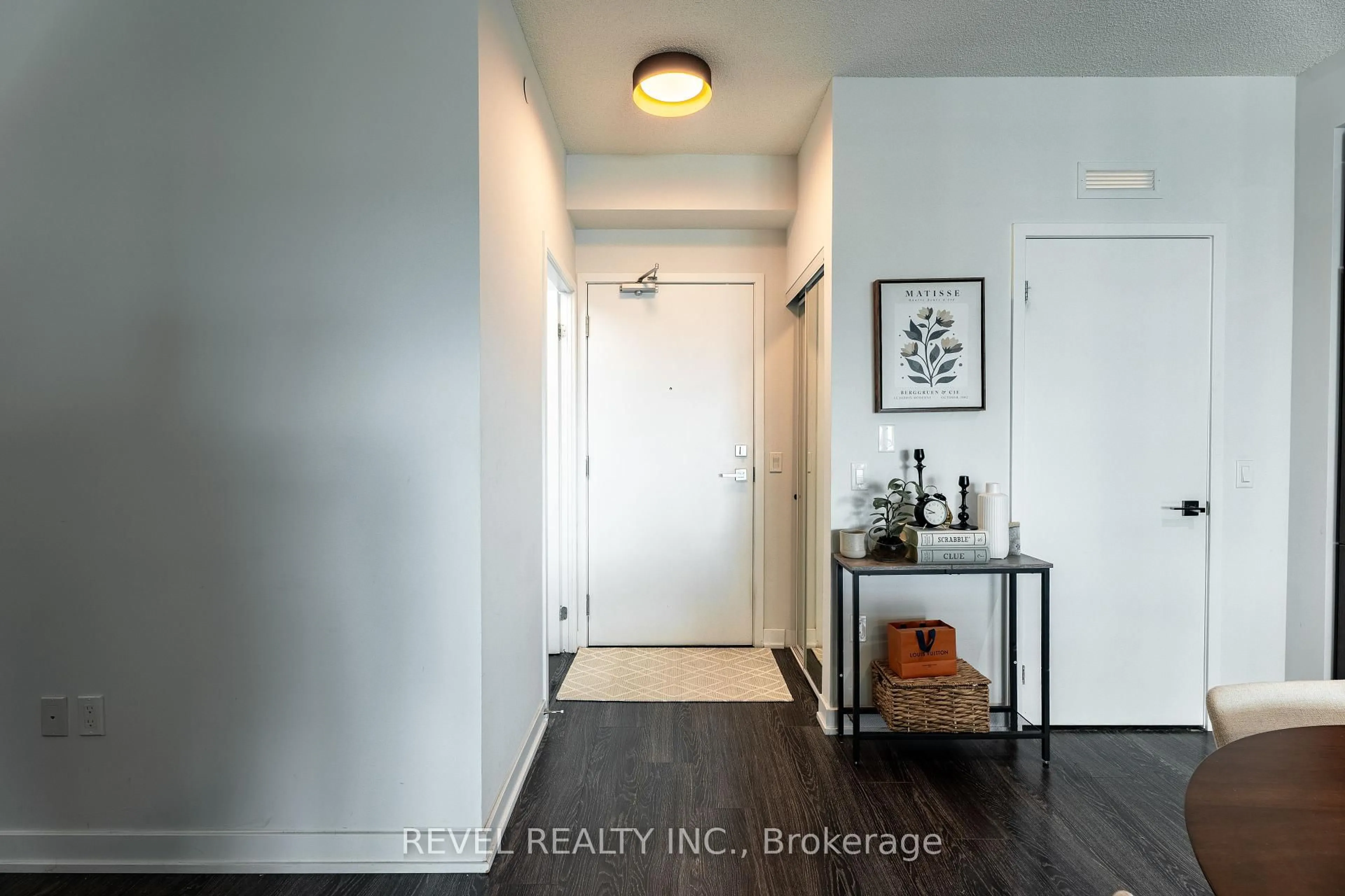 Indoor entryway for 4055 Parkside Village Dr #2114, Mississauga Ontario L5B 0K8
