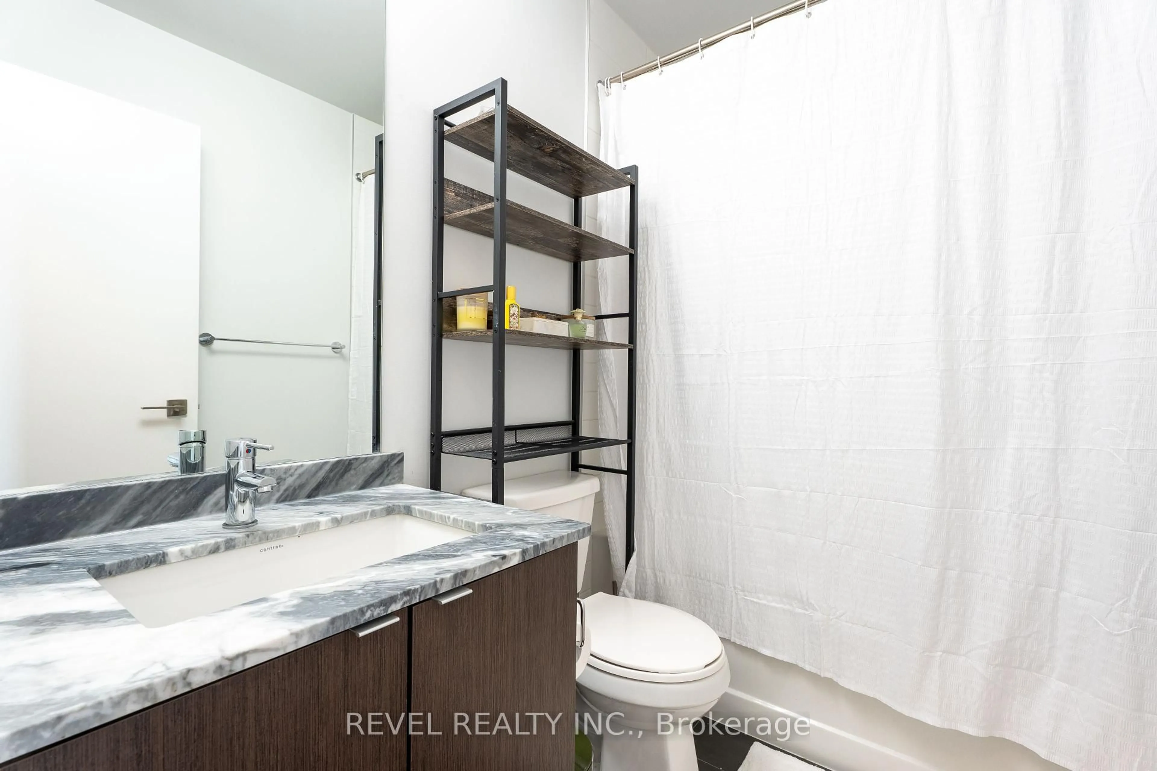 Standard bathroom, unknown for 4055 Parkside Village Dr #2114, Mississauga Ontario L5B 0K8