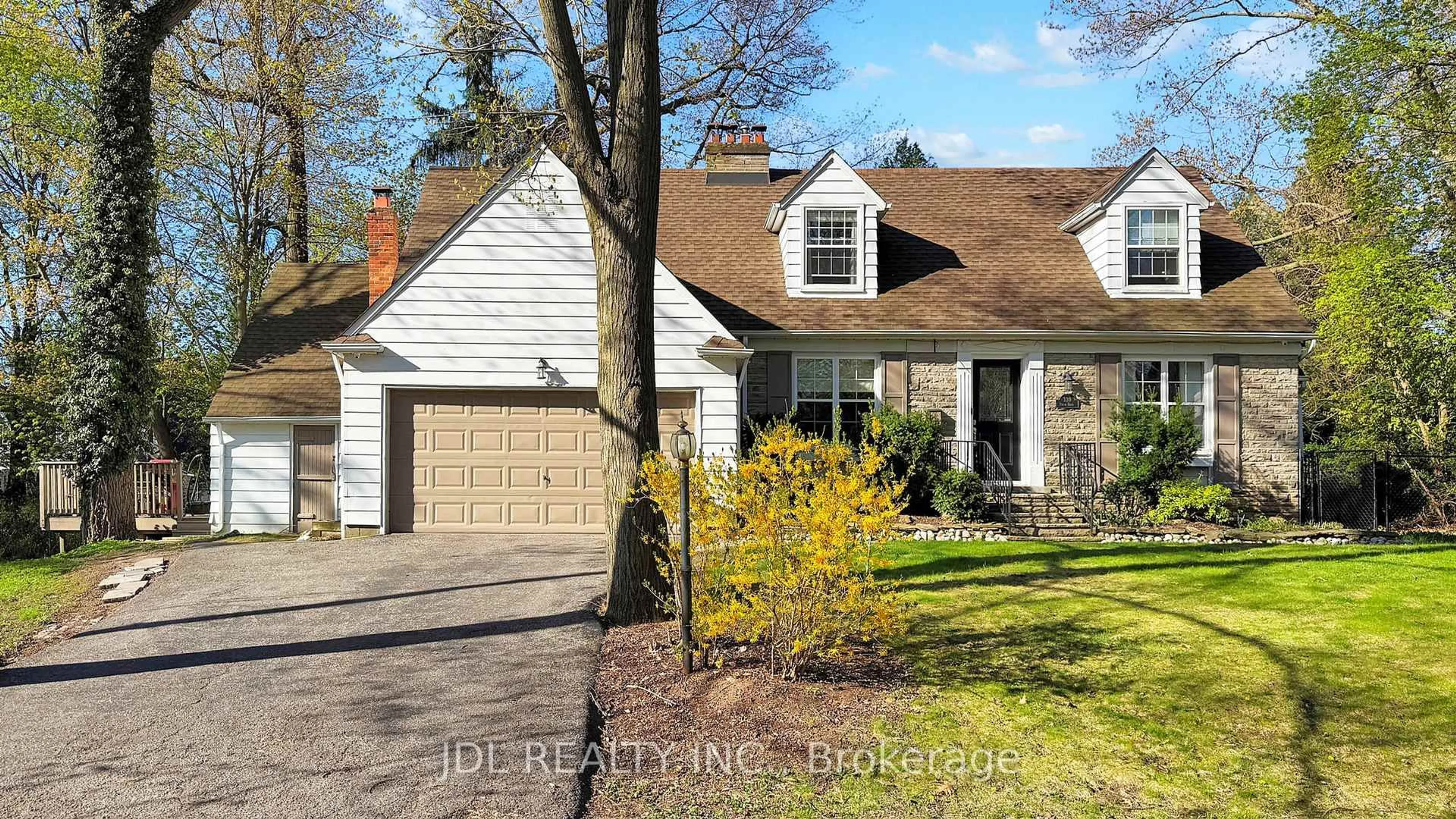 Home with brick exterior material, street for 330 Poplar Dr, Oakville Ontario L6J 4E1