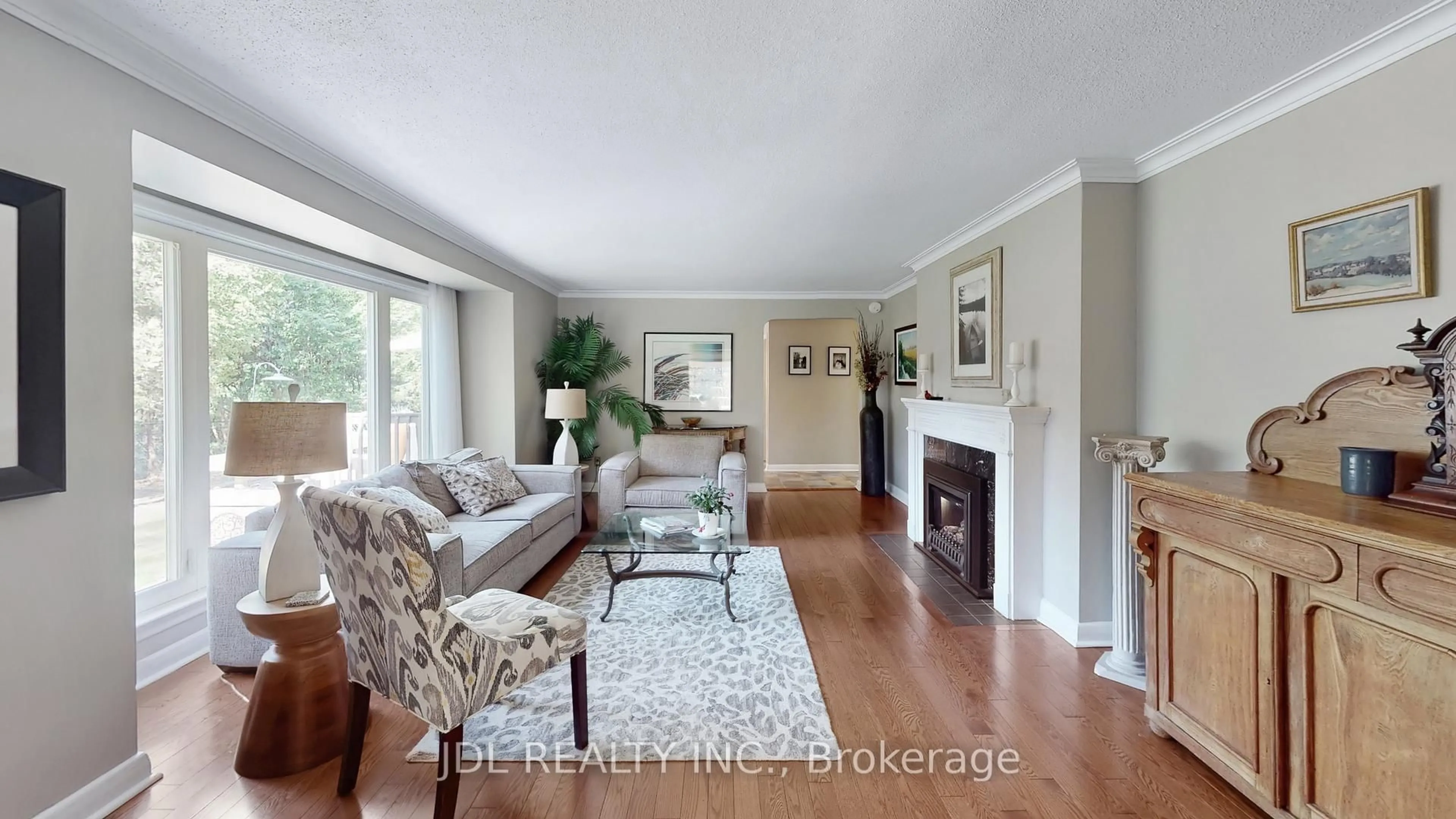 Living room with furniture, wood/laminate floor for 330 Poplar Dr, Oakville Ontario L6J 4E1