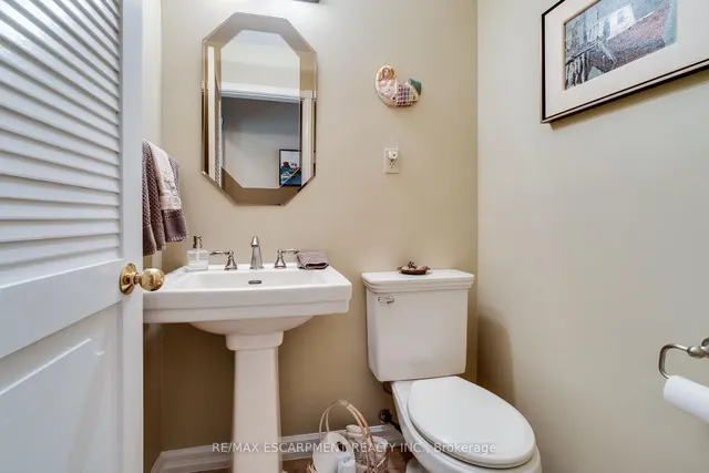Additional property image - 399 Goodram Dr