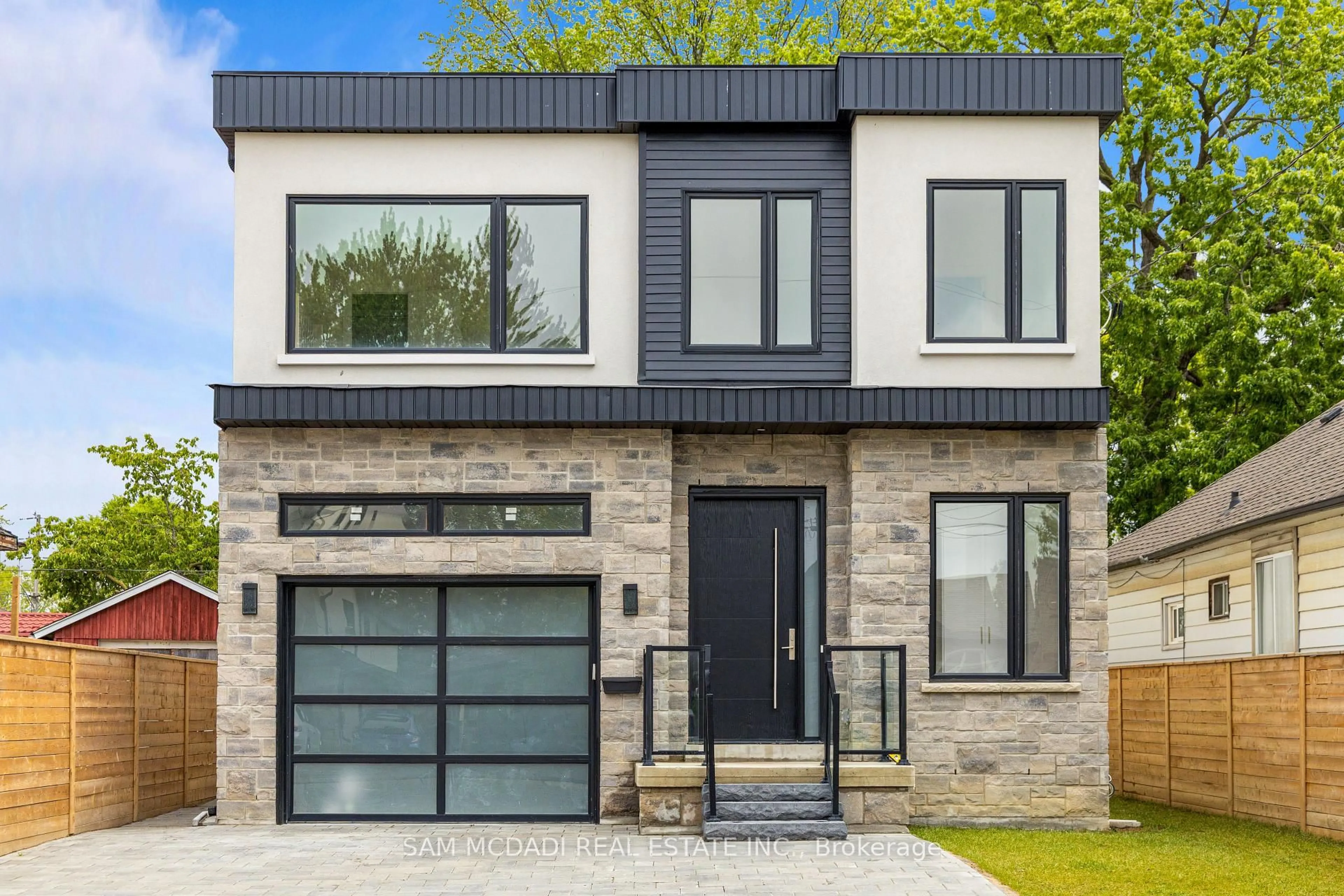 Home with brick exterior material, street for 1037 Meredith Ave, Mississauga Ontario L5E 2C6