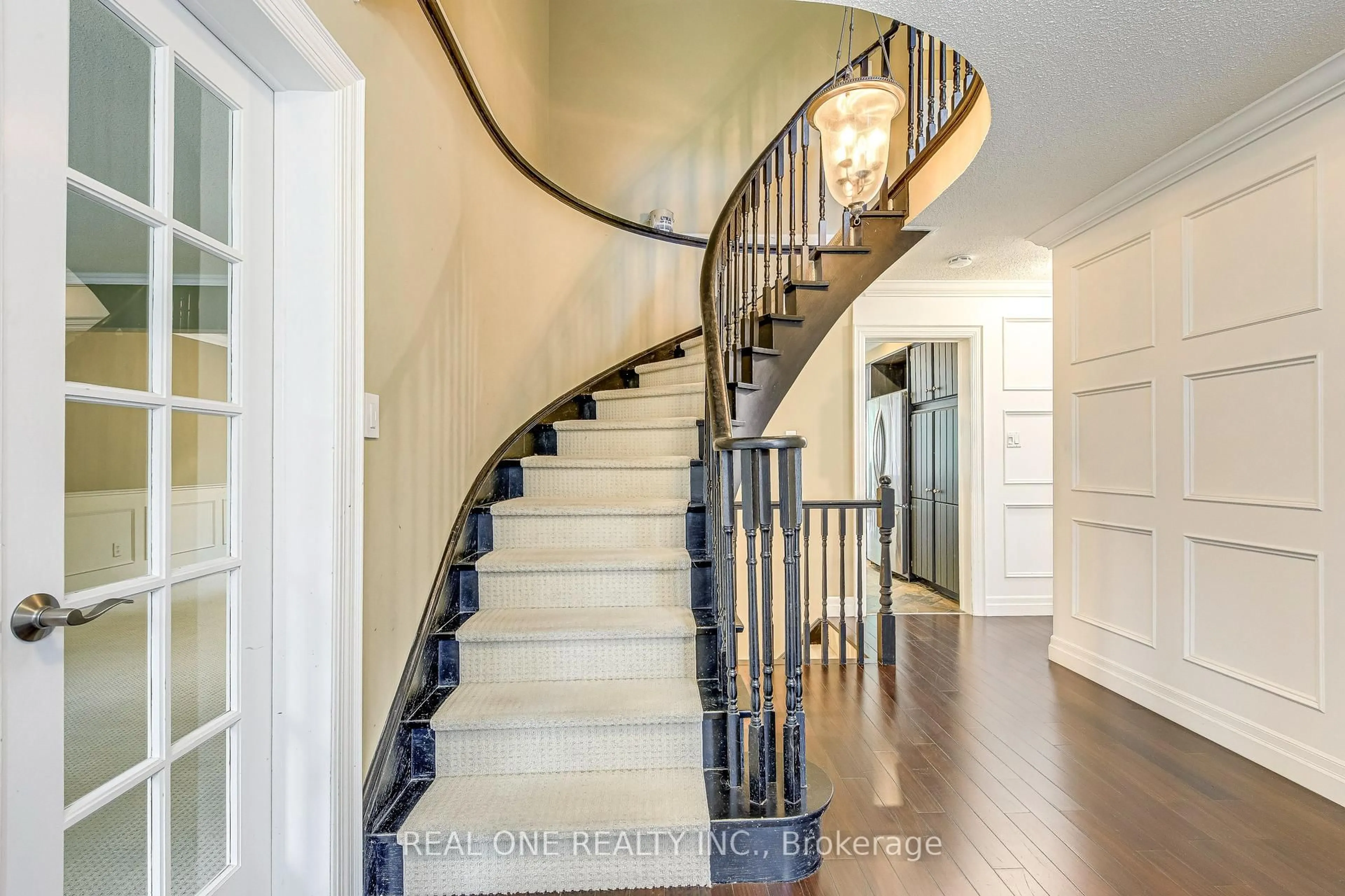 Stairs for 1236 Woodview Dr, Oakville Ontario L6M 2M4