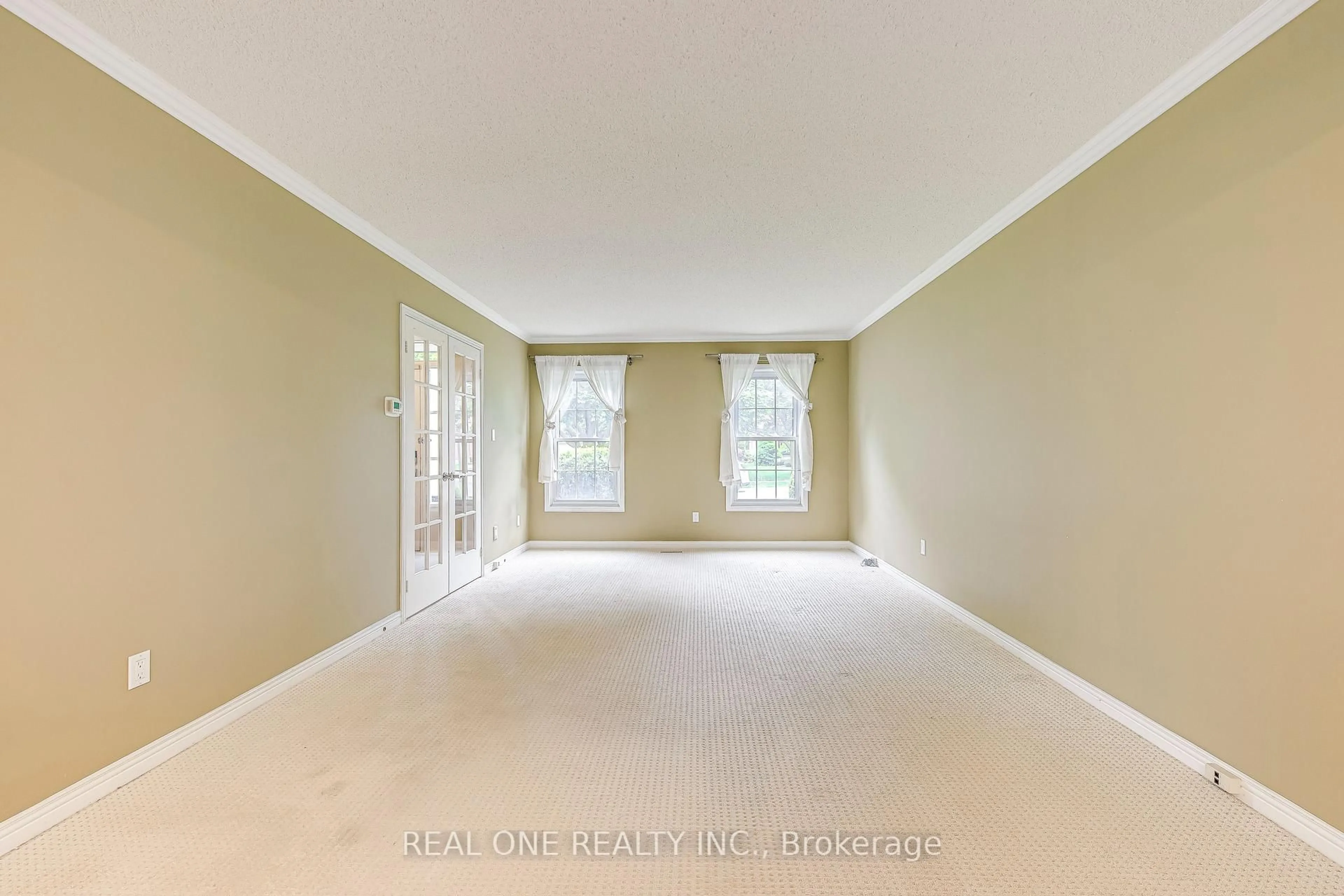 A pic of a room for 1236 Woodview Dr, Oakville Ontario L6M 2M4