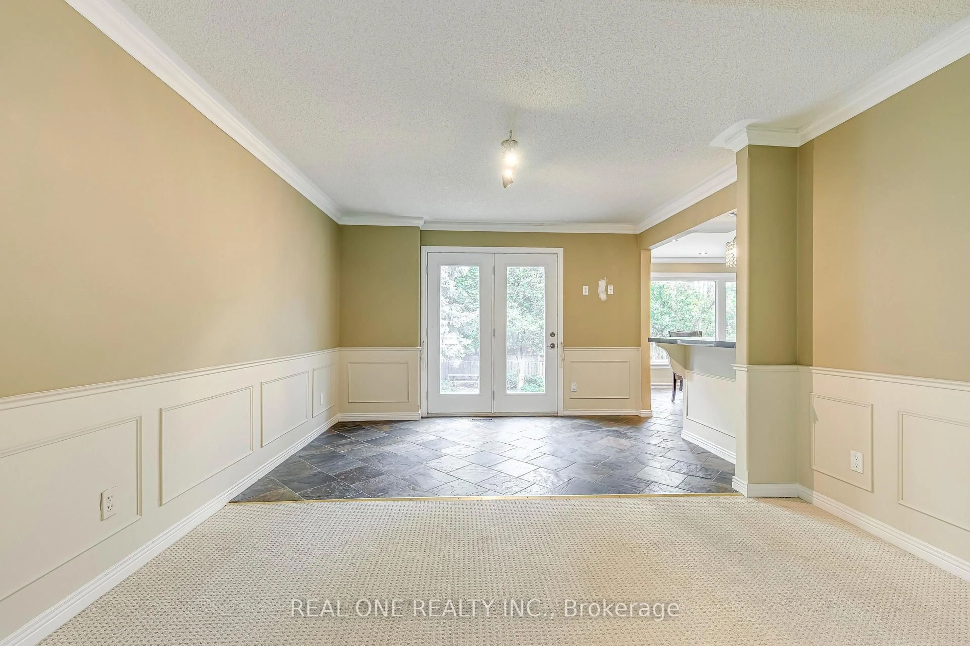 Indoor entryway for 1236 Woodview Dr, Oakville Ontario L6M 2M4