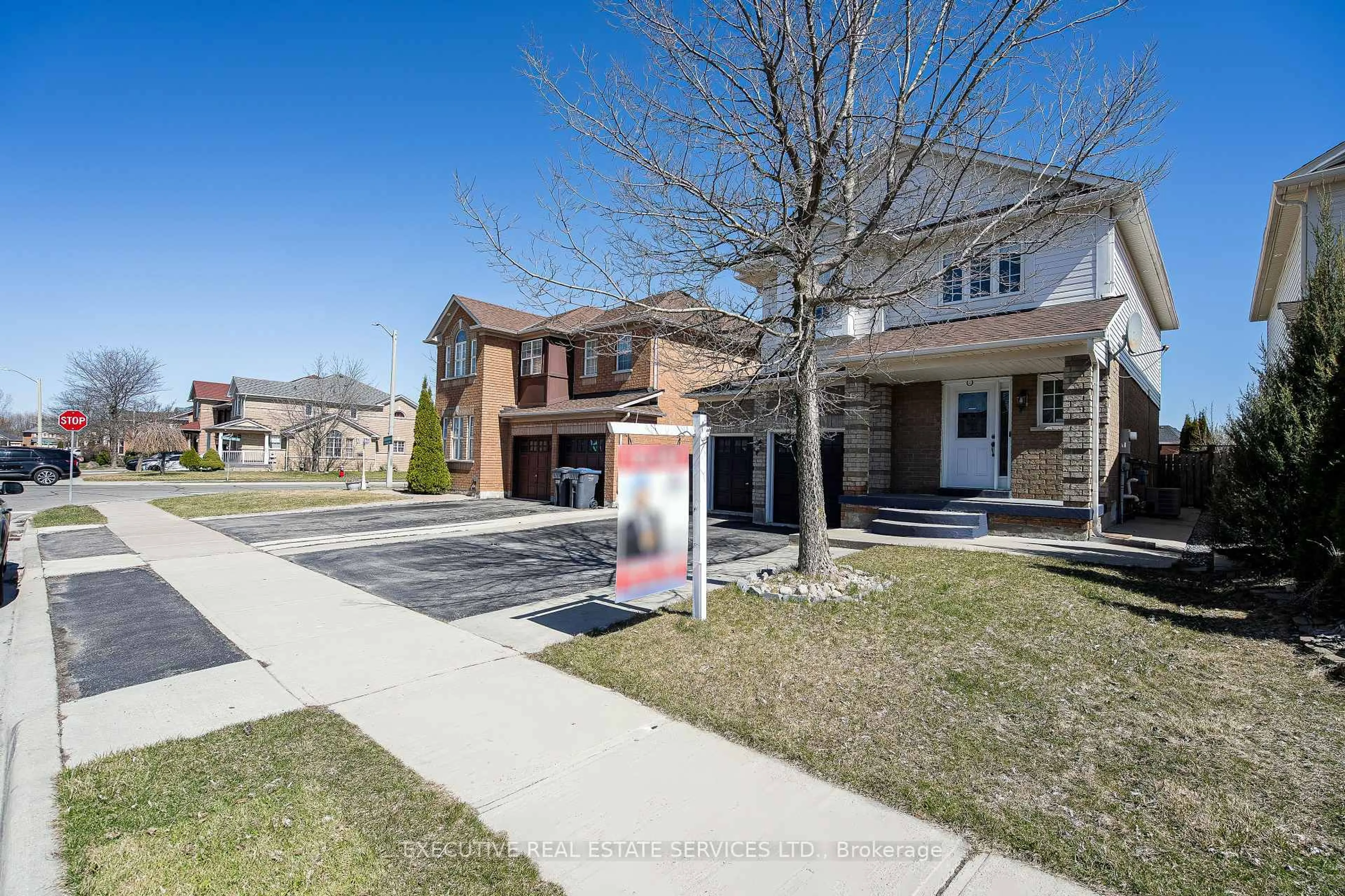 A pic from outside/outdoor area/front of a property/back of a property/a pic from drone, street for 3 Deforest Dr, Brampton Ontario L7A 2Y3