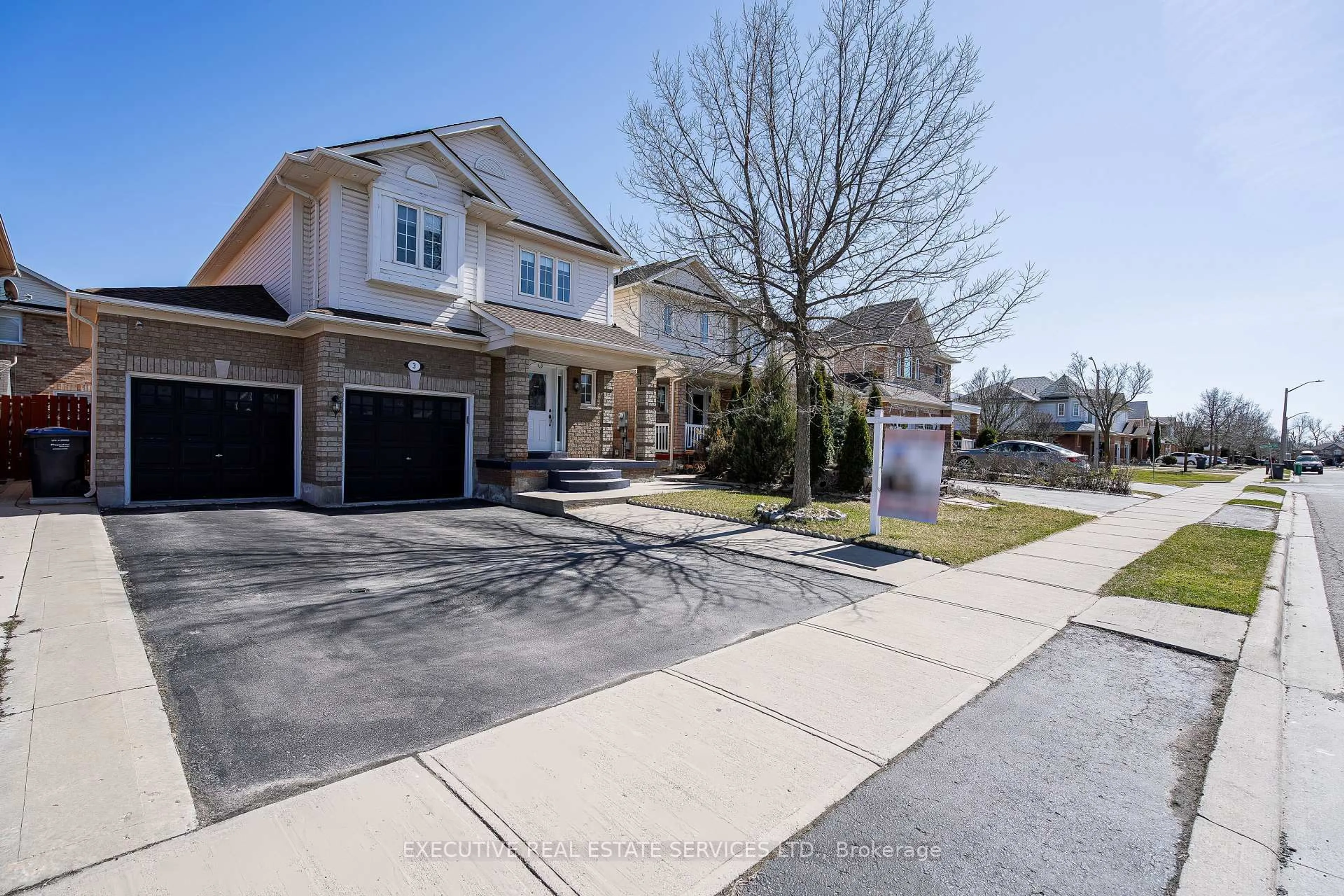 A pic from outside/outdoor area/front of a property/back of a property/a pic from drone, street for 3 Deforest Dr, Brampton Ontario L7A 2Y3