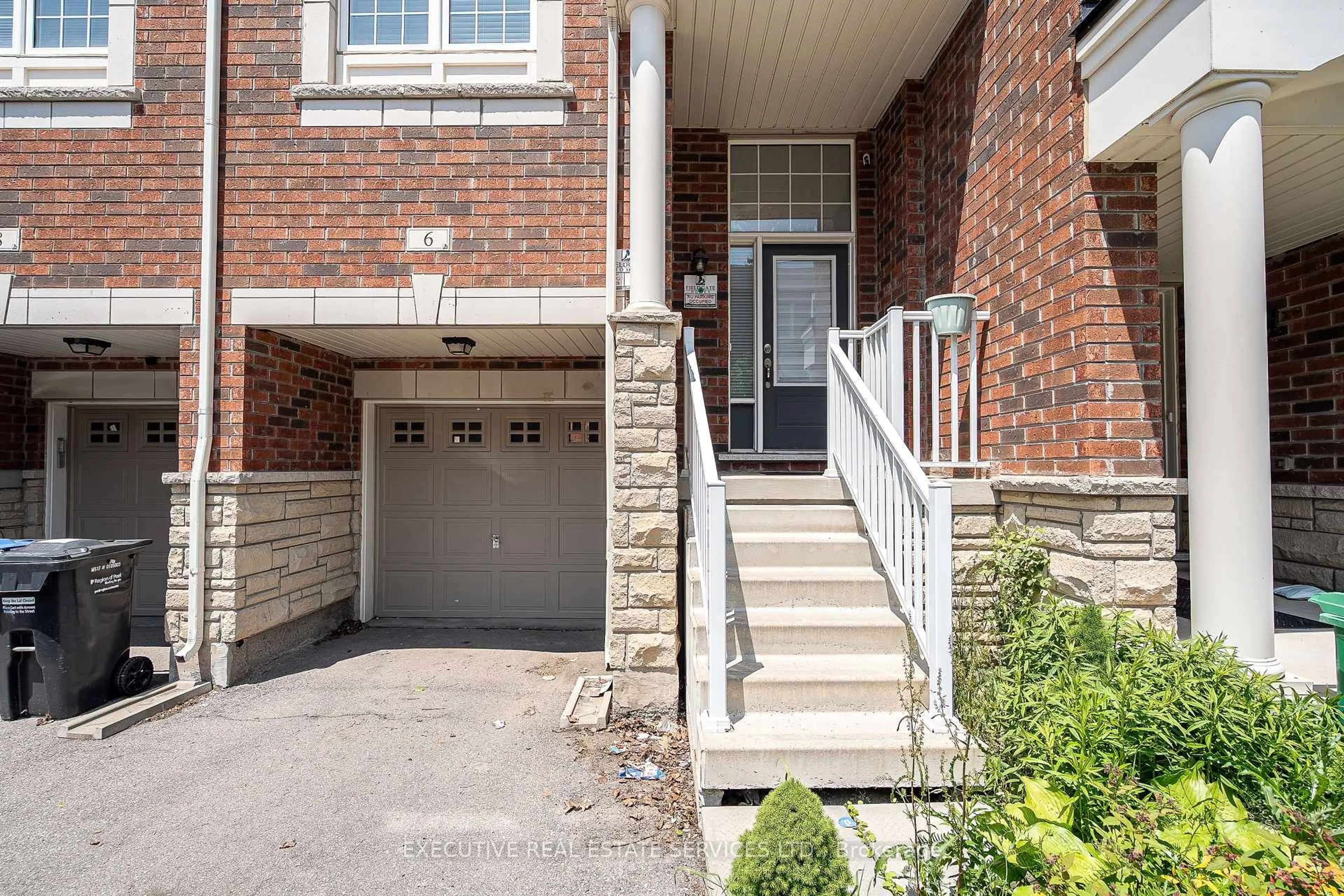 Unknown for 6 Abercove Clse, Brampton Ontario L6Y 6E6