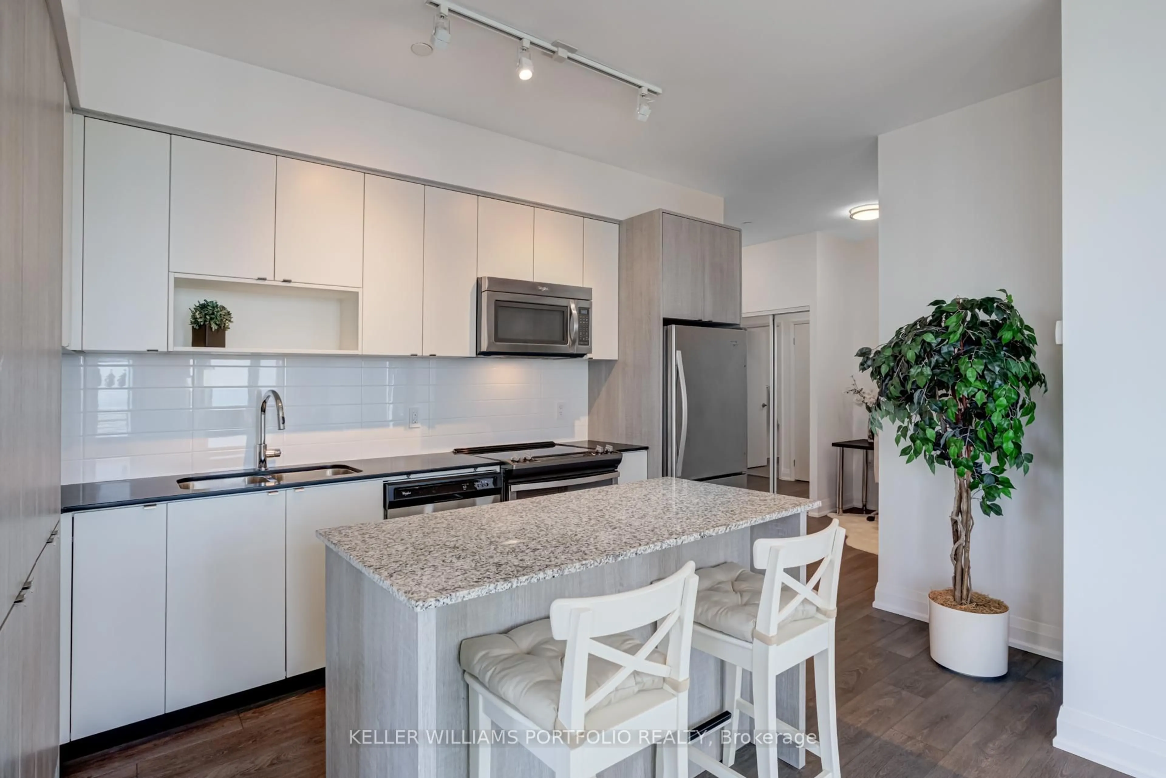 Open concept kitchen, unknown for 9 Valhalla Inn Rd #2804, Toronto Ontario M9B 0B2