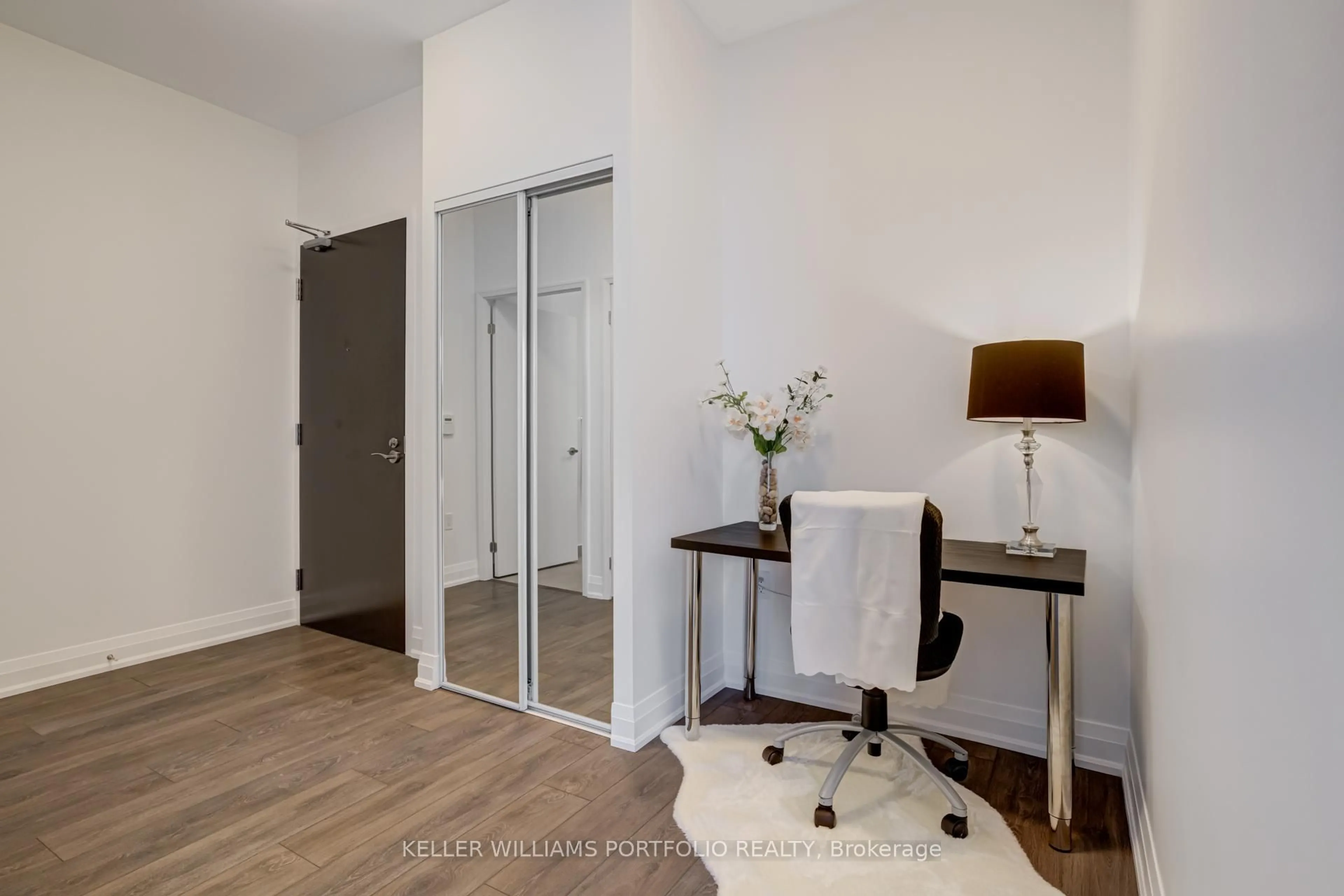 Indoor entryway for 9 Valhalla Inn Rd #2804, Toronto Ontario M9B 0B2