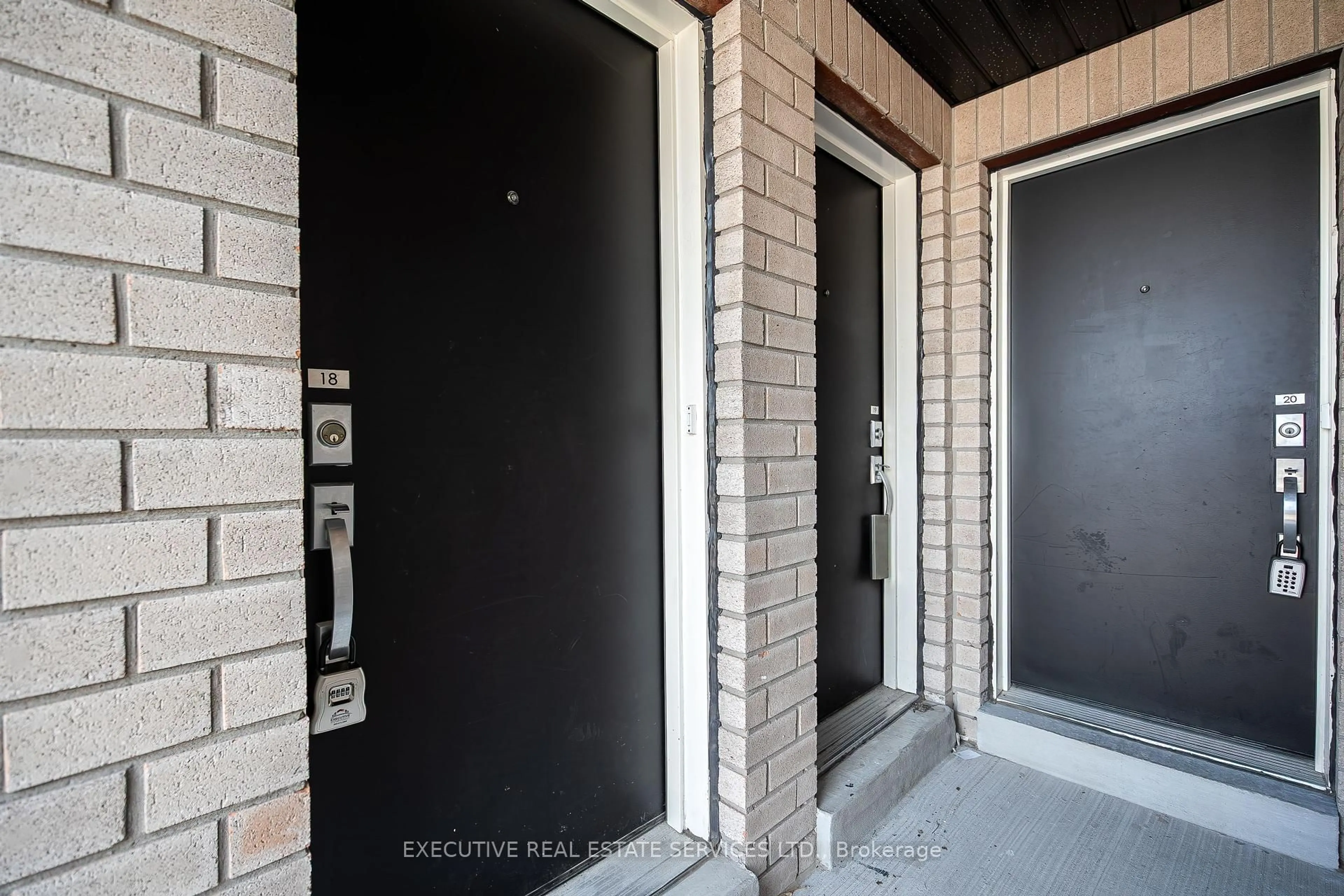 Indoor entryway for 175 Veterans Dr #18, Brampton Ontario L7A 5L2