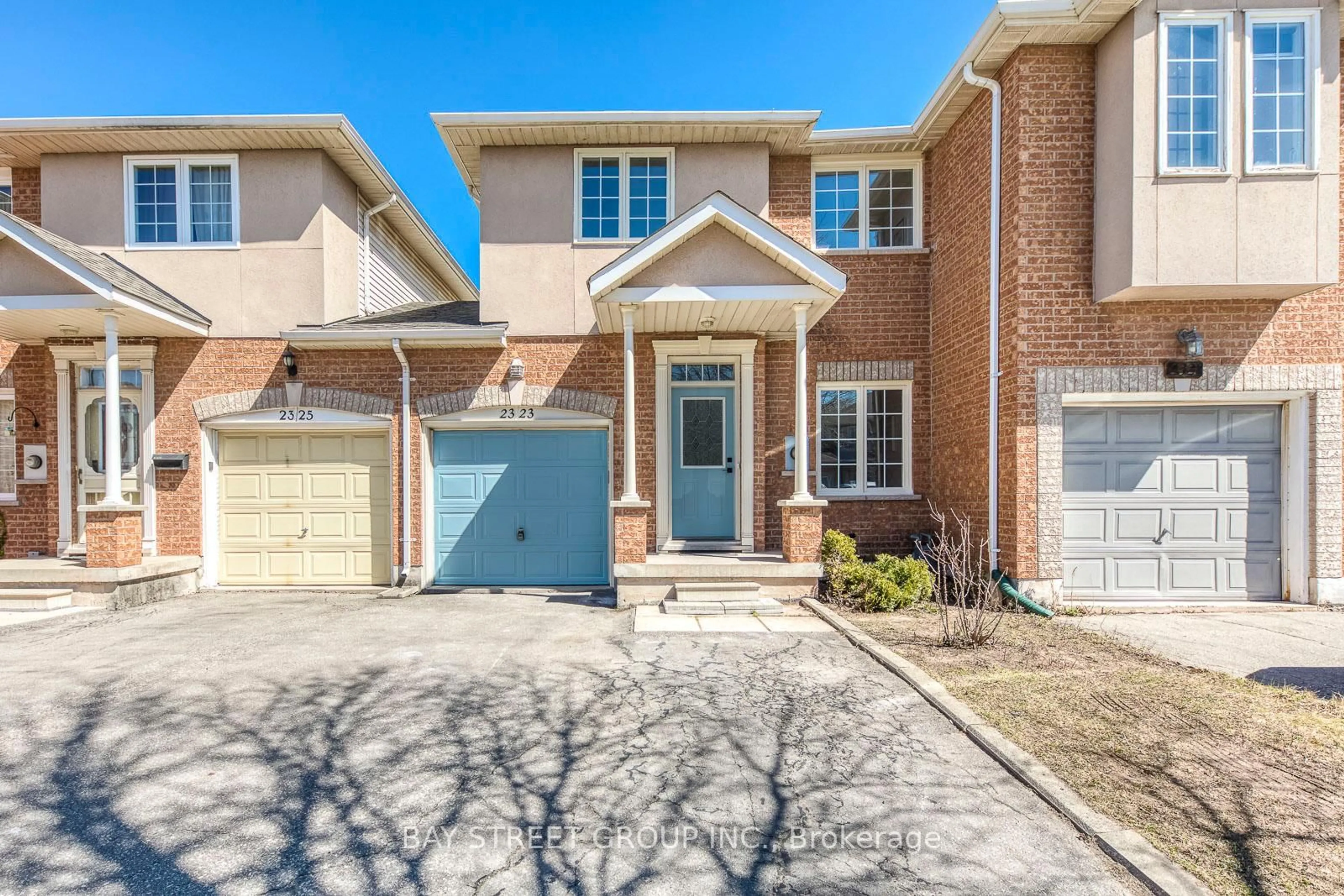 Home with brick exterior material, street for 2323 Dalebrook Dr, Oakville Ontario L6H 6K3