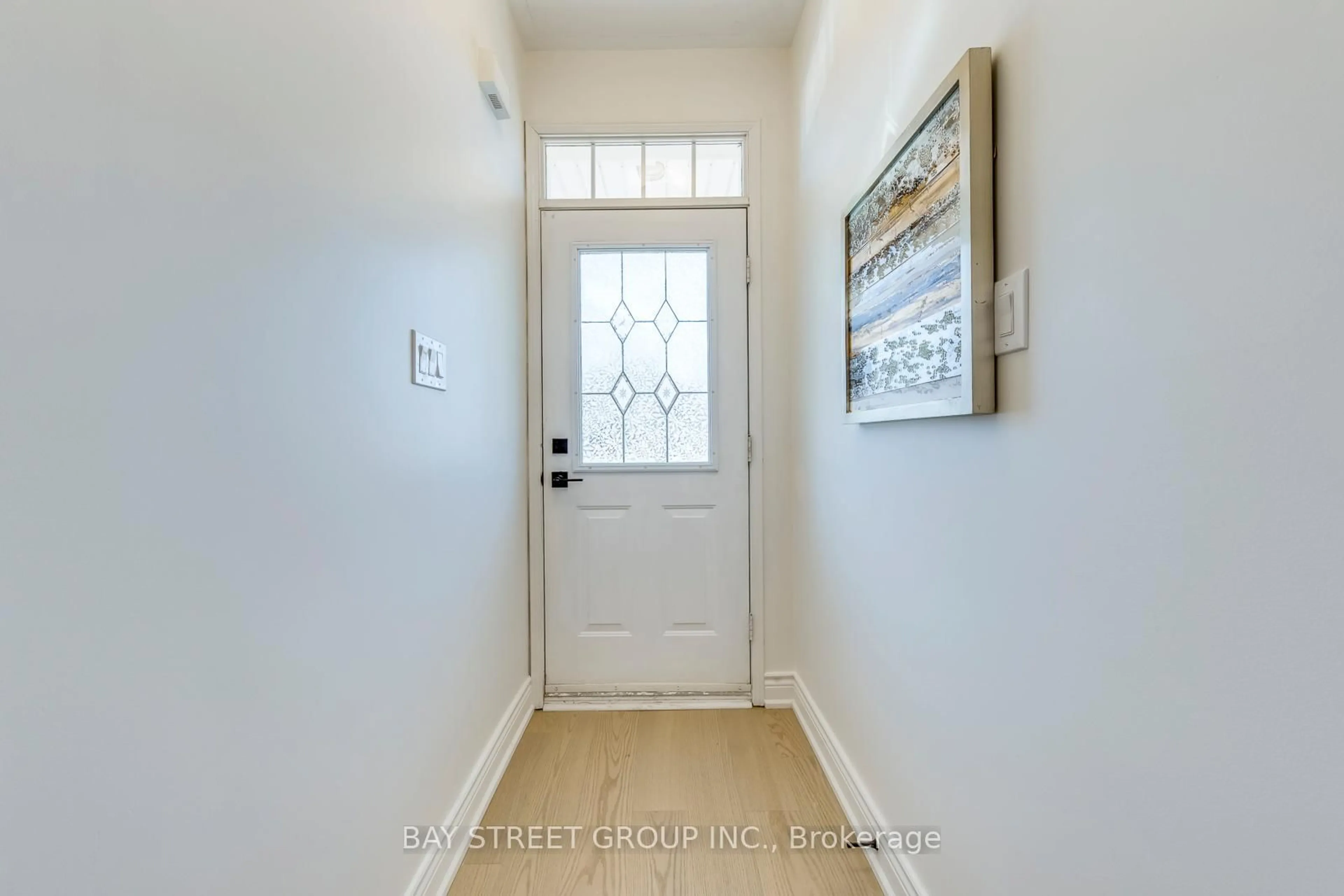 Indoor entryway for 2323 Dalebrook Dr, Oakville Ontario L6H 6K3