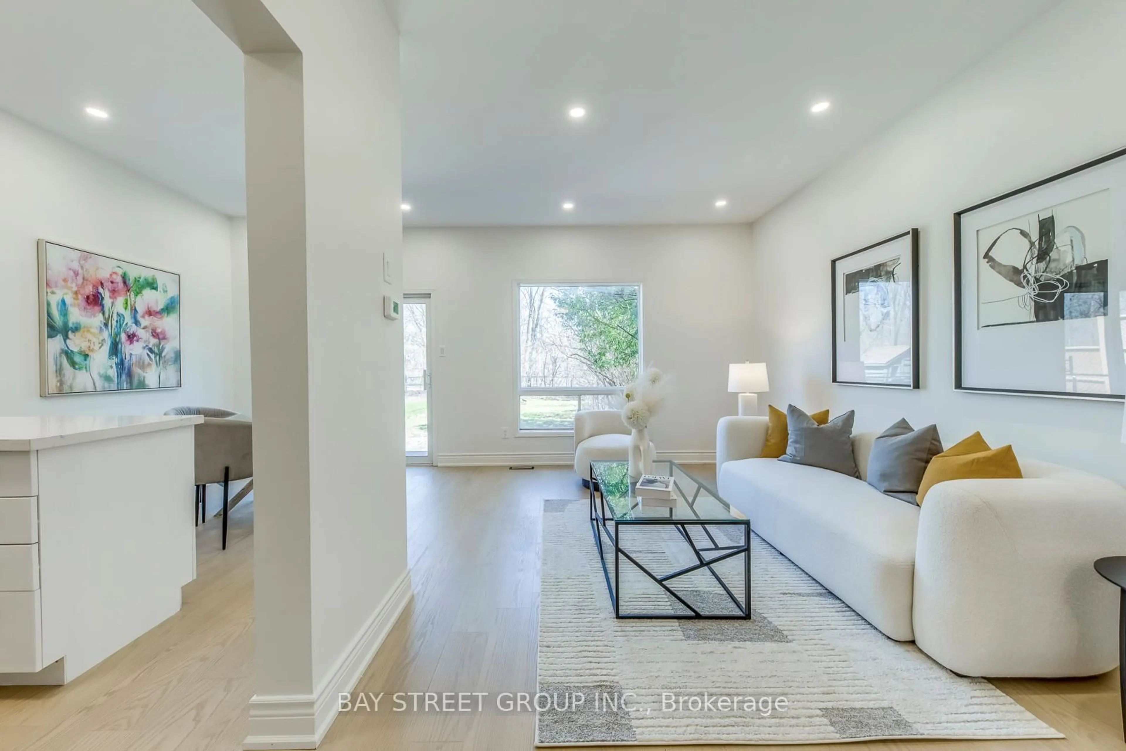 Living room with furniture, unknown for 2323 Dalebrook Dr, Oakville Ontario L6H 6K3