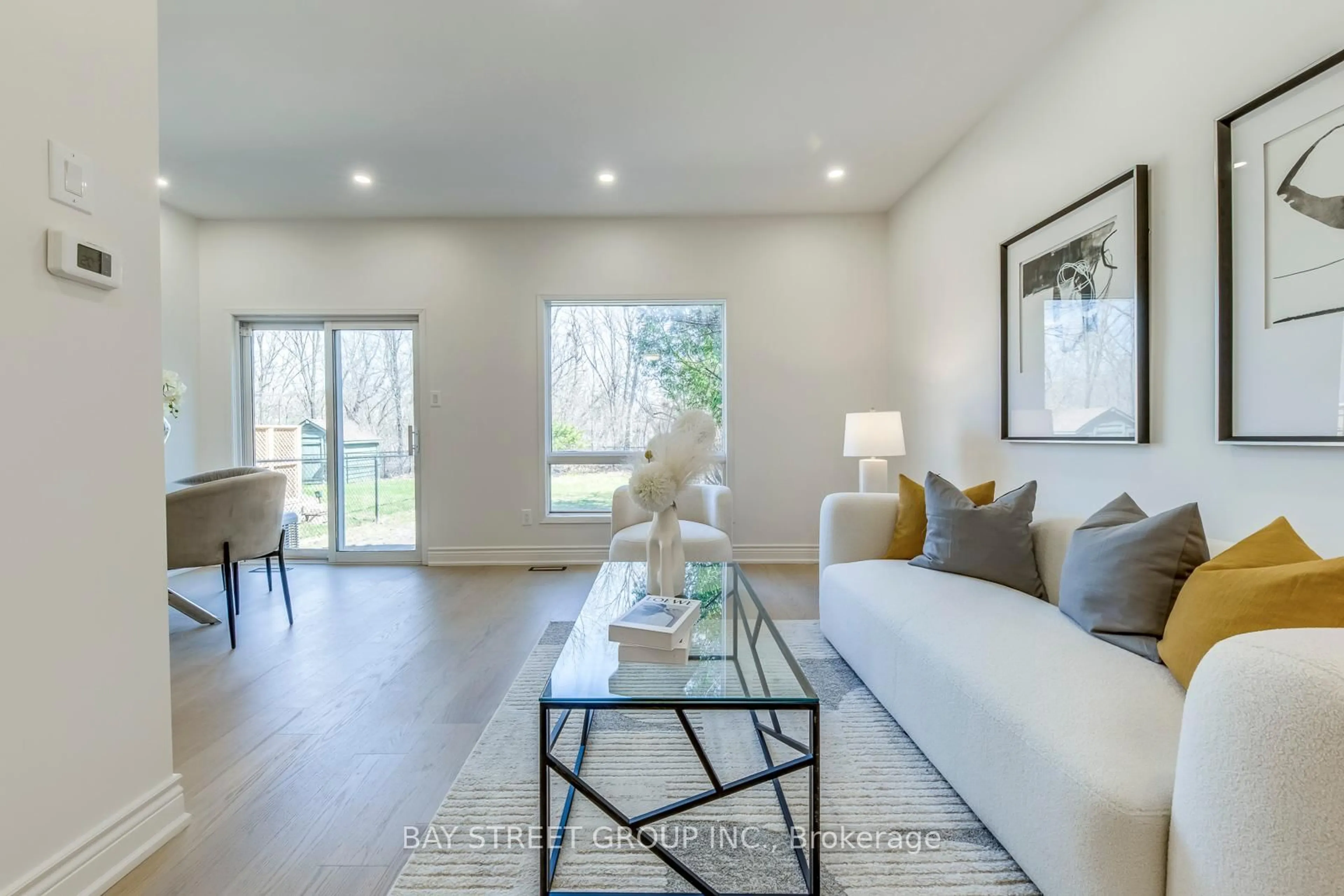 Living room with furniture, unknown for 2323 Dalebrook Dr, Oakville Ontario L6H 6K3