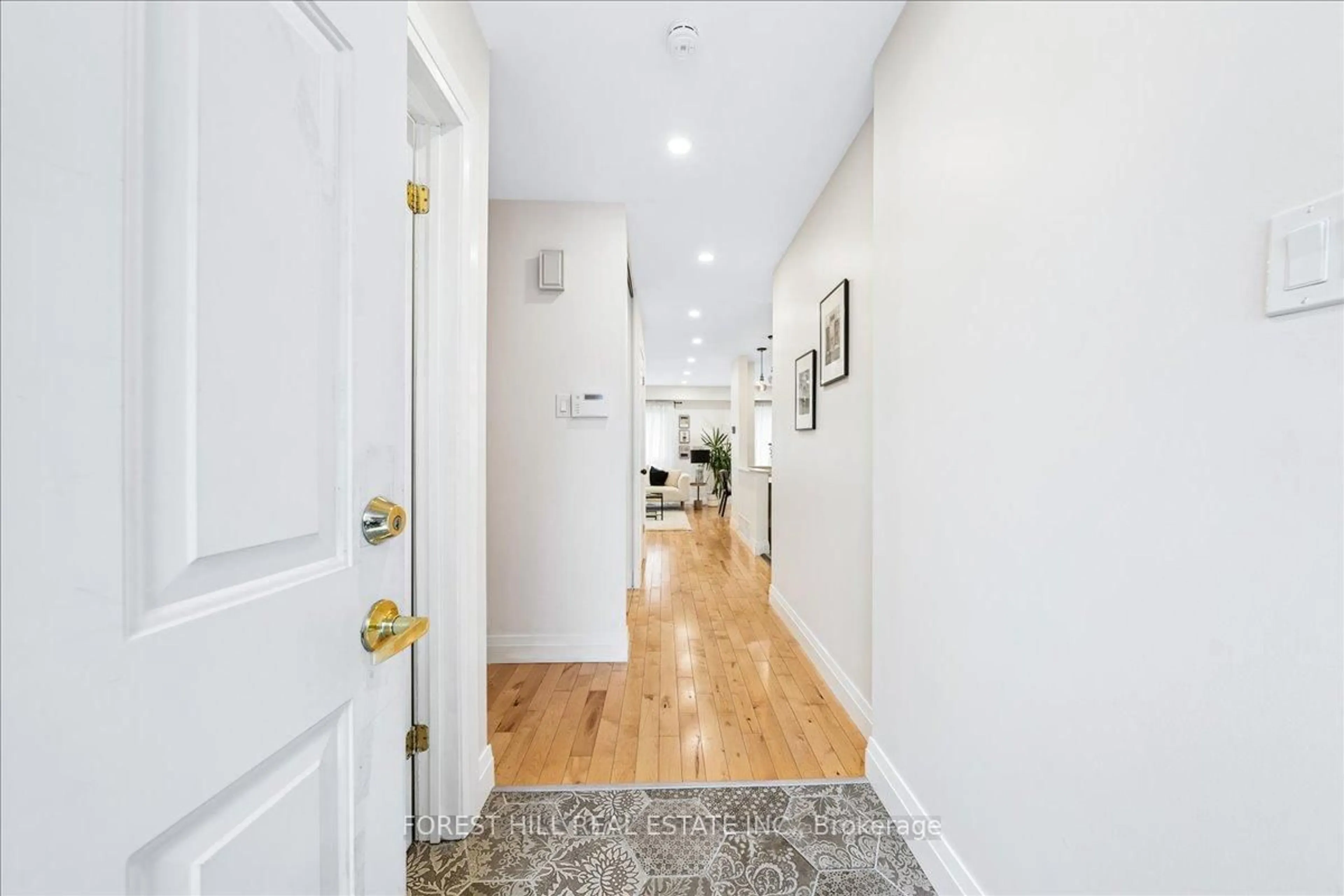 Indoor entryway for 5730 Montevideo Rd #29, Mississauga Ontario L5N 2M4