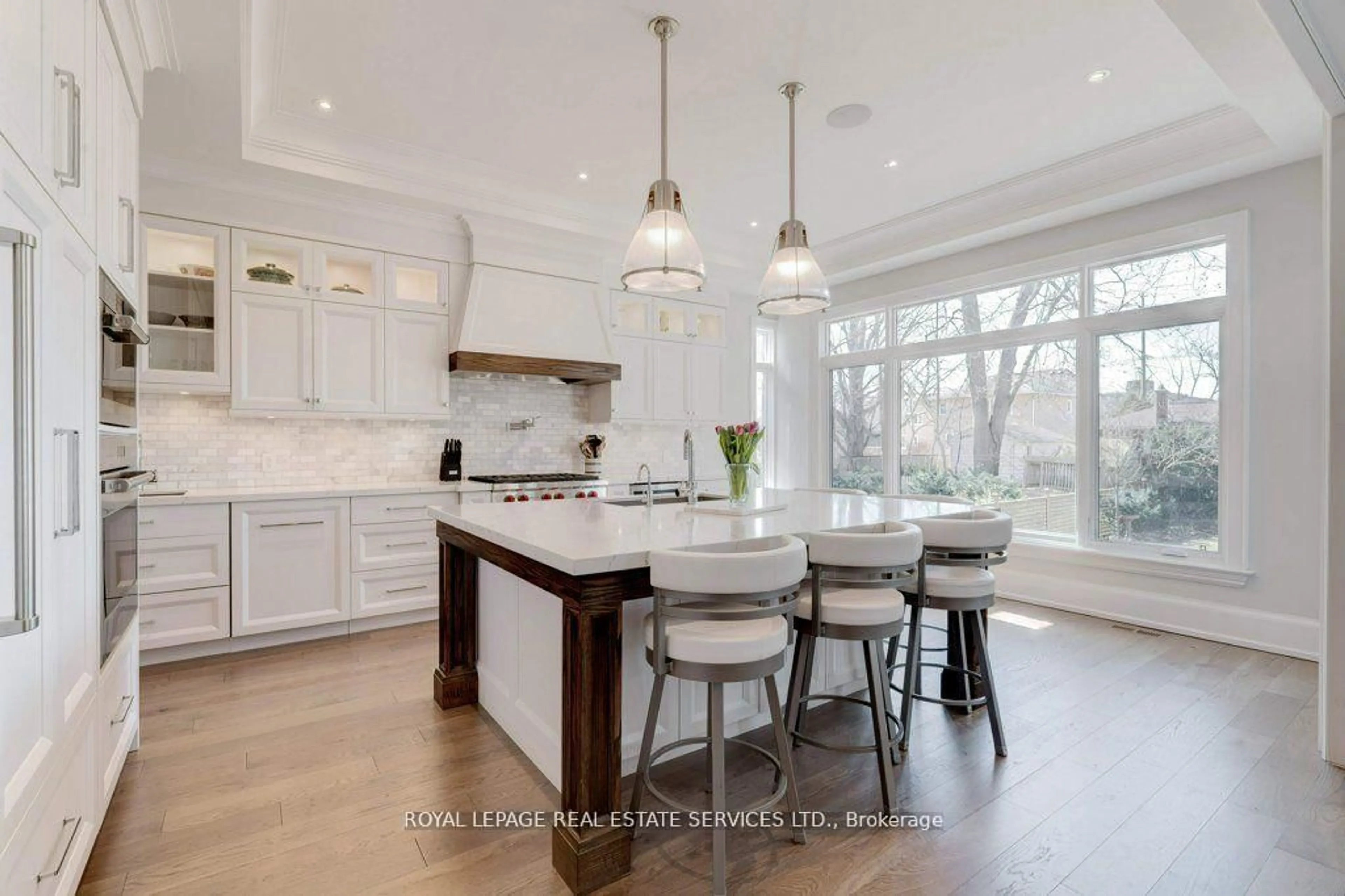Open concept kitchen, ceramic/tile floor for 284 Douglas Ave, Oakville Ontario L6J 3S4