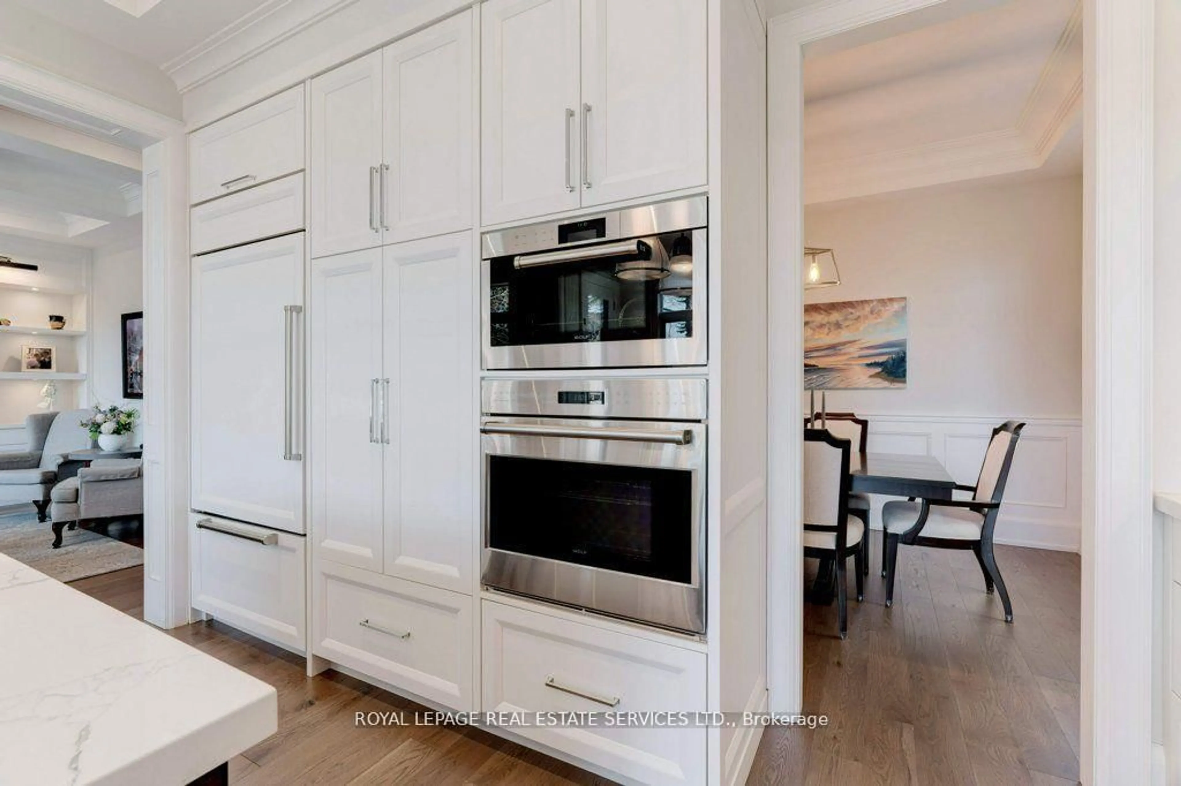 Contemporary kitchen, wood/laminate floor for 284 Douglas Ave, Oakville Ontario L6J 3S4