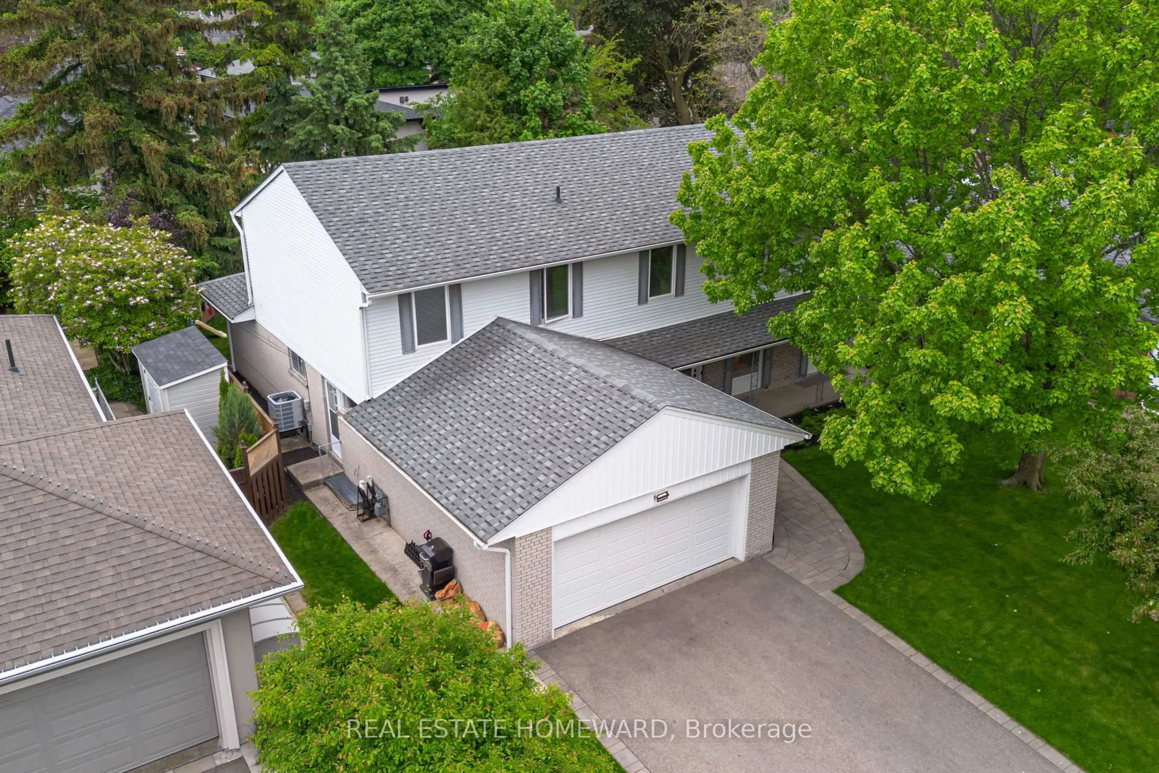 A pic from outside/outdoor area/front of a property/back of a property/a pic from drone, street for 60 Ravensbourne Cres, Toronto Ontario M9A 2A8