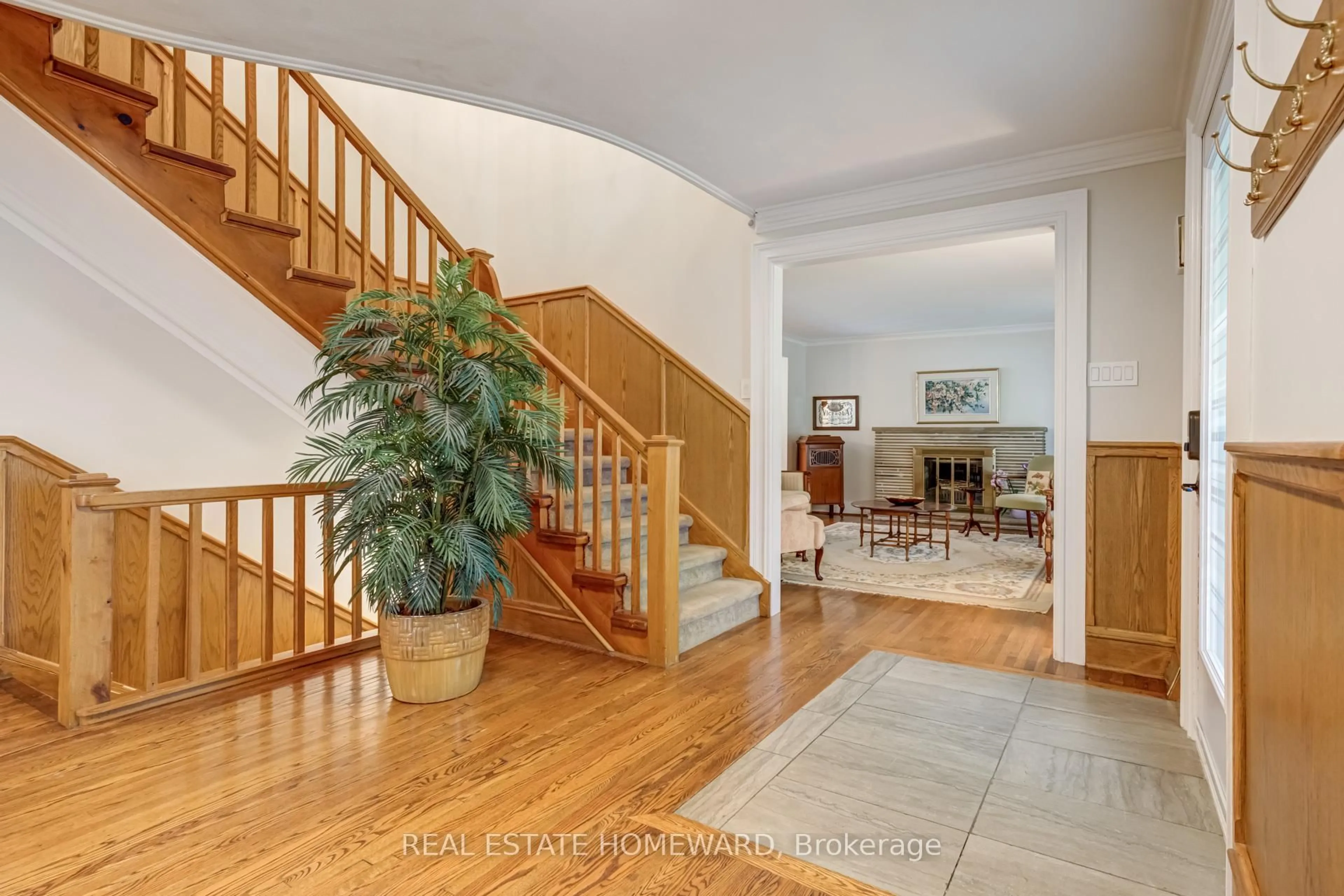 Indoor foyer for 60 Ravensbourne Cres, Toronto Ontario M9A 2A8