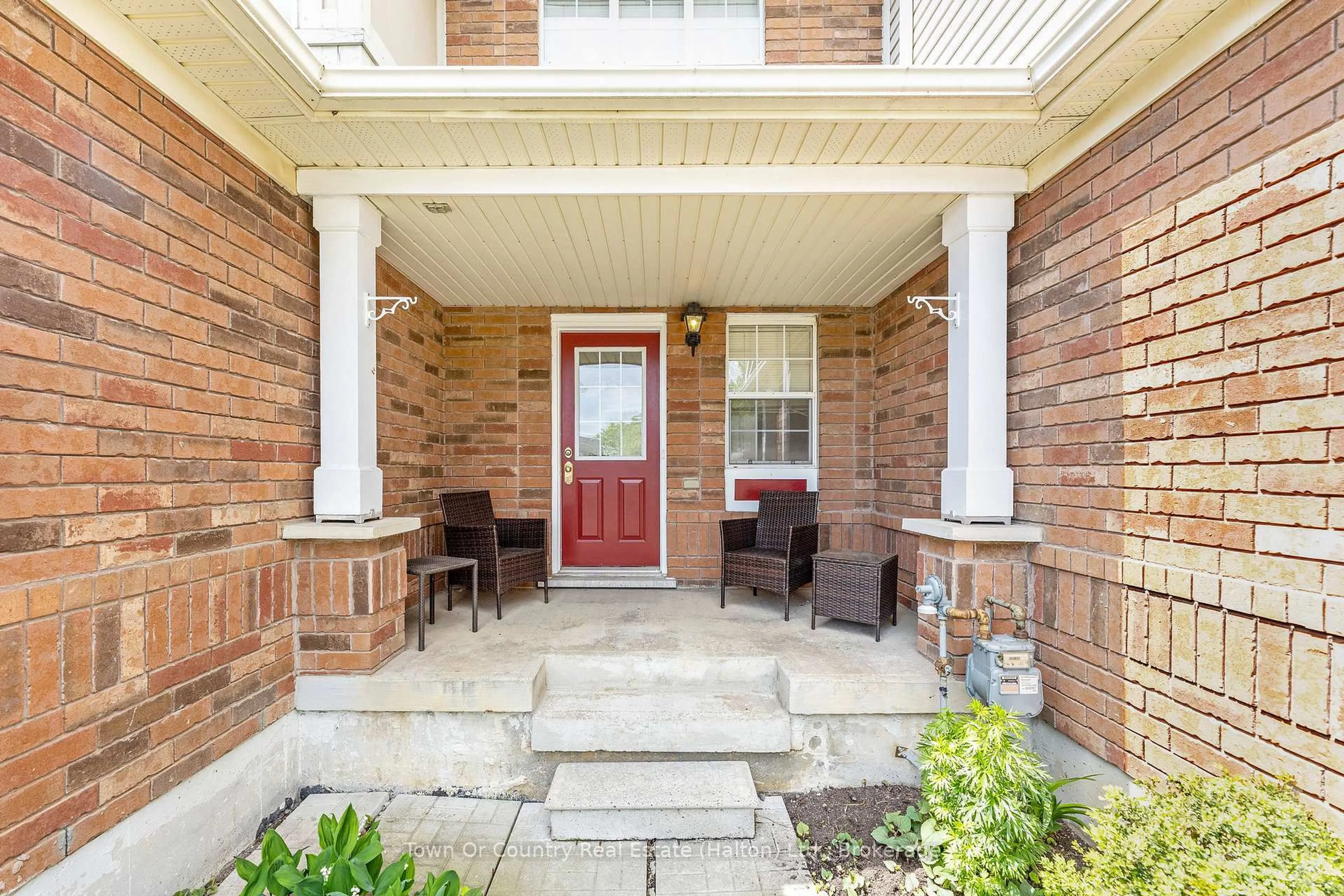 Indoor entryway for 416 Patterson Dr, Milton Ontario L9T 5N4