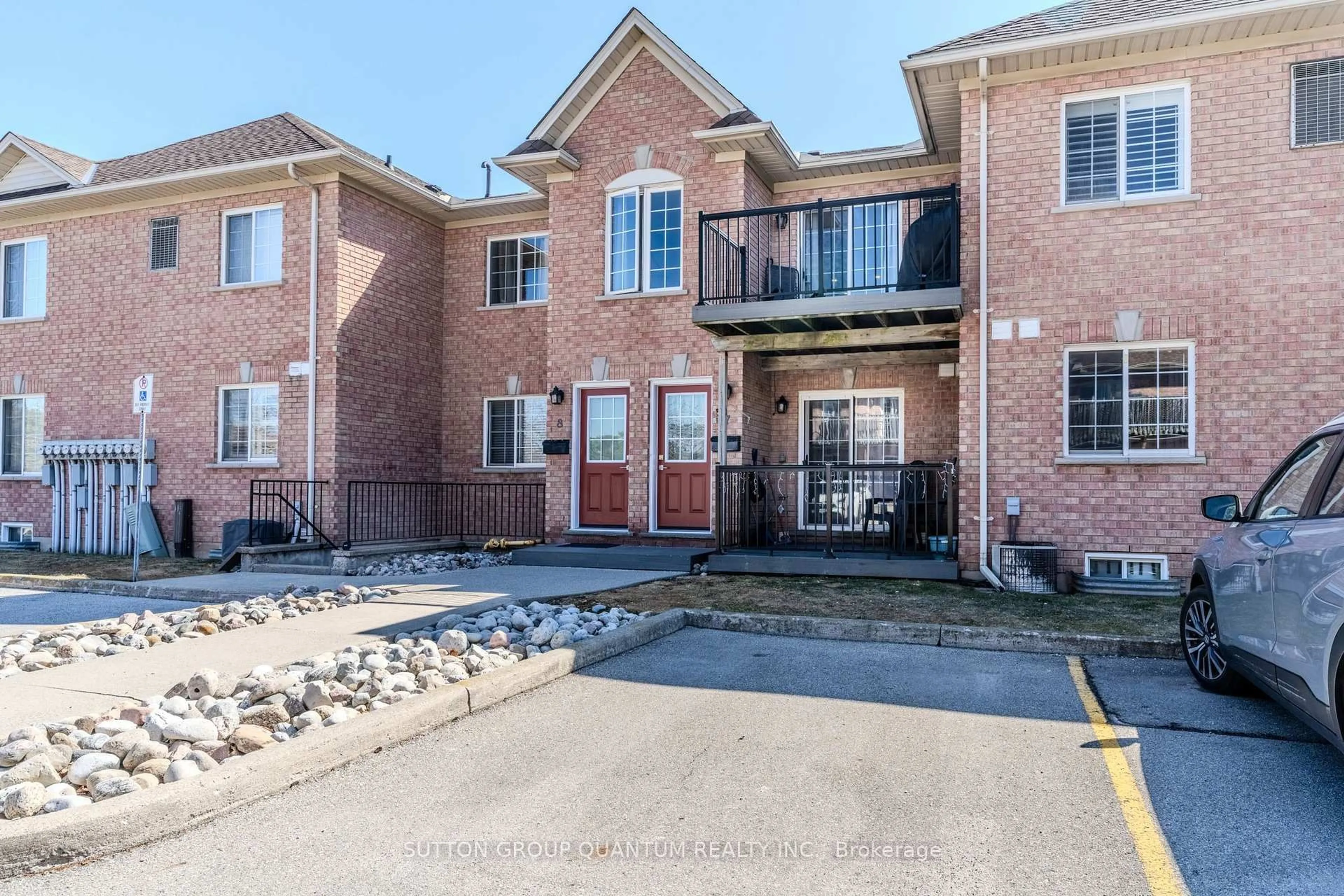 Home with brick exterior material, unknown for 2333 Walker's Line #8, Burlington Ontario L7M 4T1