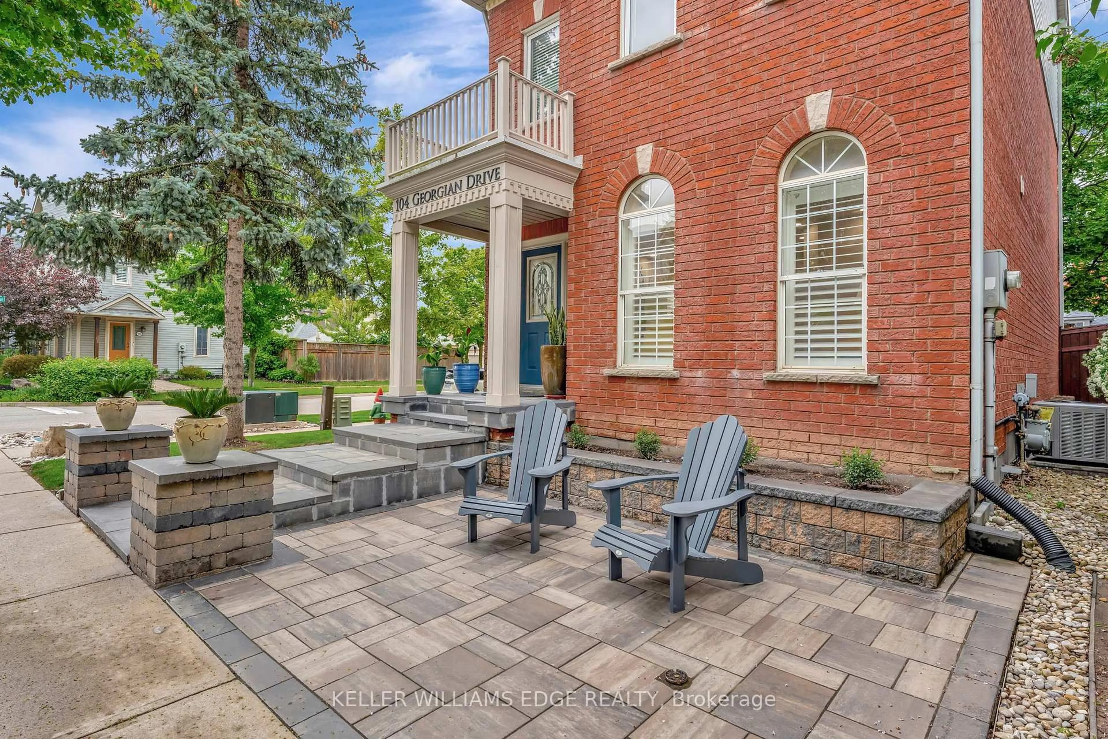 Patio, street for 104 Georgian Dr, Oakville Ontario L6H 6V1