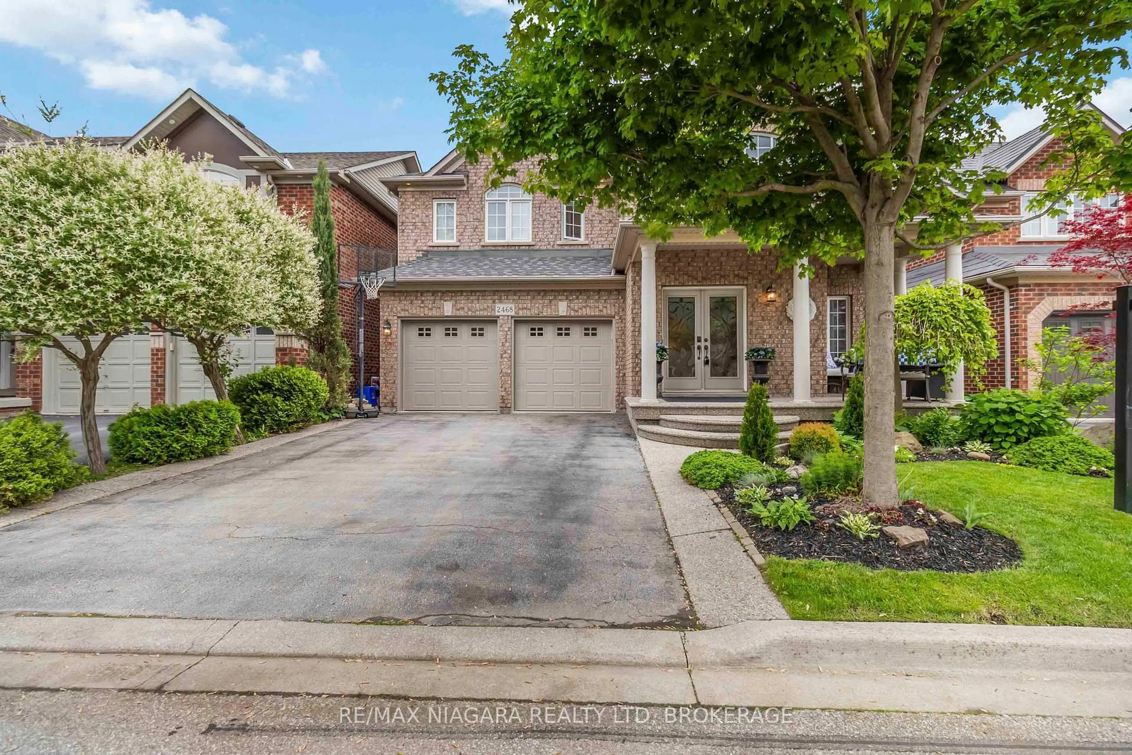 Home with brick exterior material, street for 2468 Whitehorn Dr, Burlington Ontario L7L 7M7