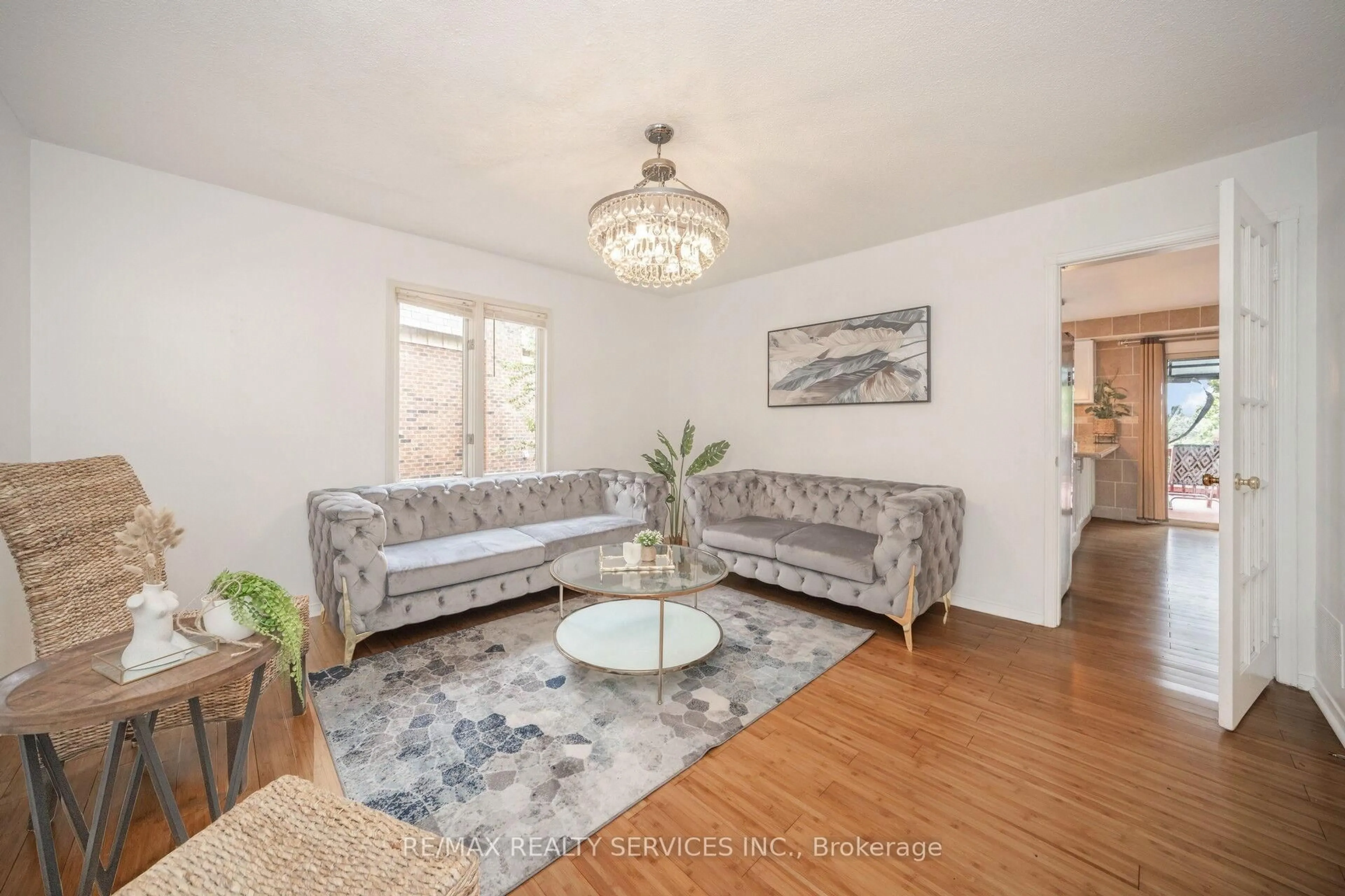 Living room with furniture, unknown for 5 Lakeridge Dr, Brampton Ontario L6S 5V2