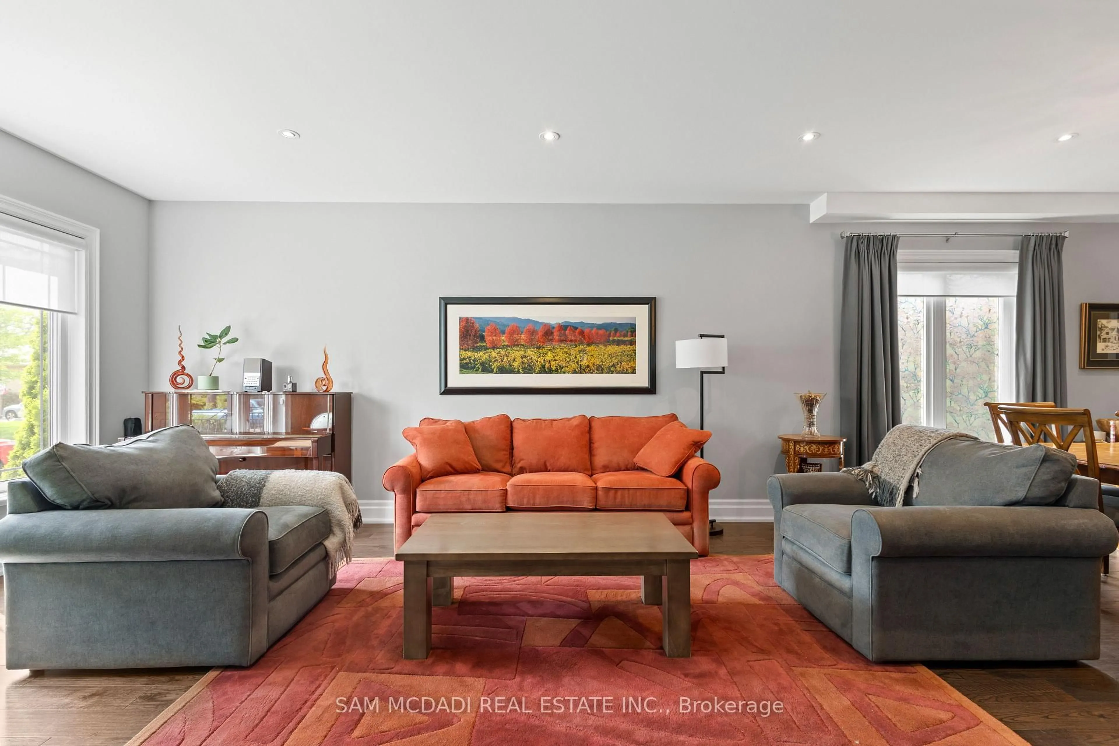 Living room with furniture, unknown for 1487 Myron Dr, Mississauga Ontario L5E 2N5