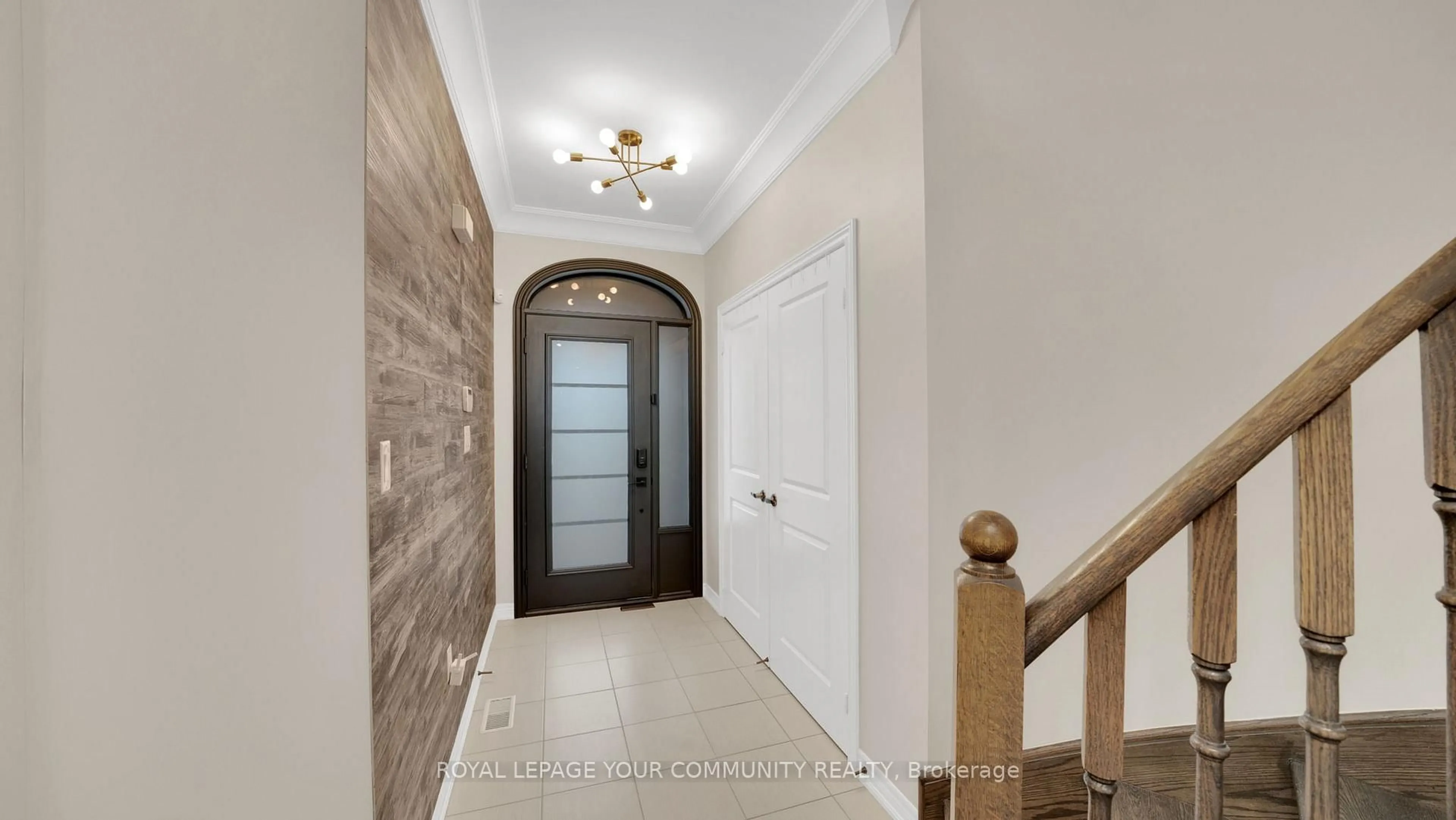 Indoor entryway for 18 True Blue Cres, Caledon Ontario L7E 4K6