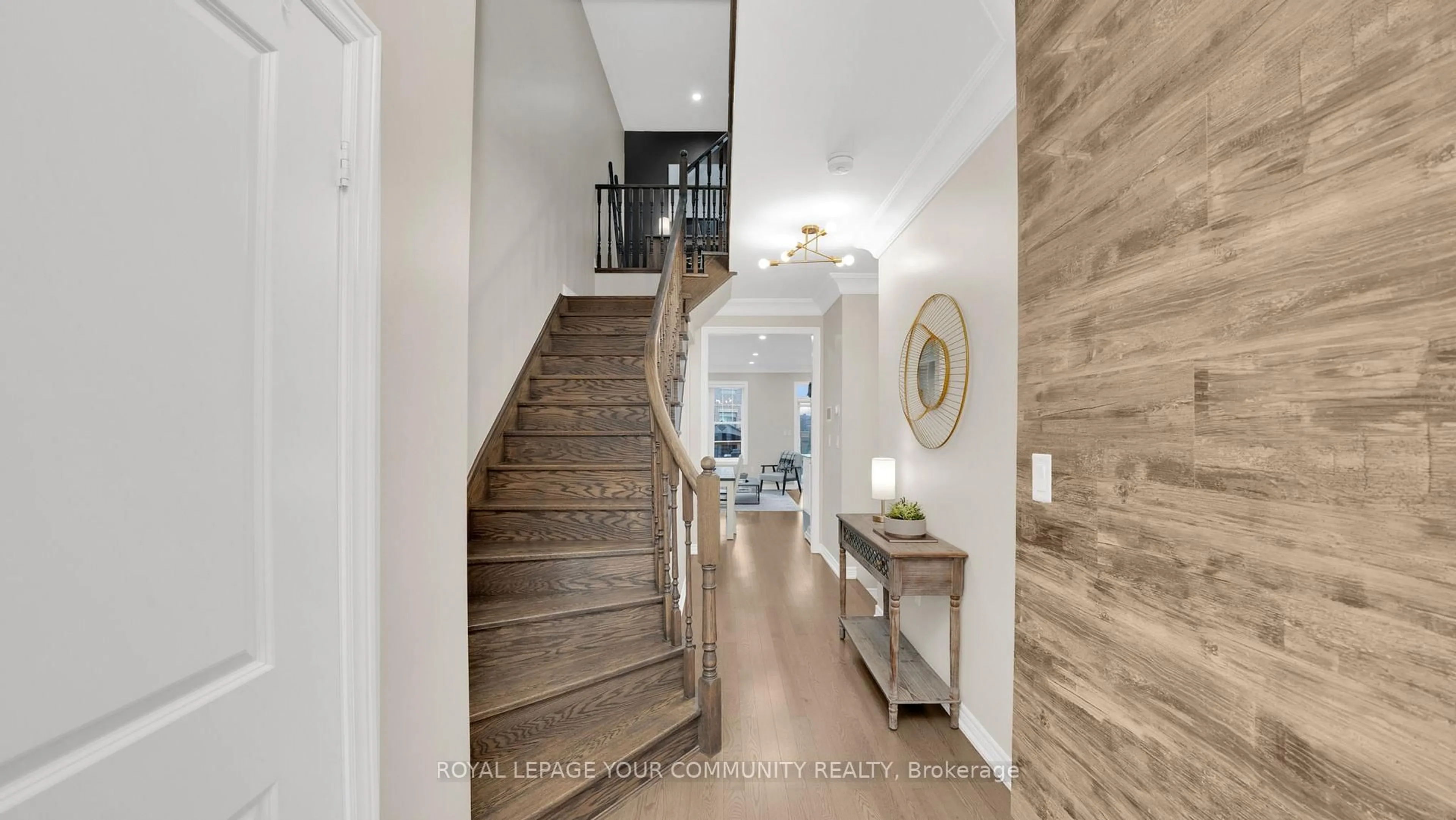 Indoor entryway for 18 True Blue Cres, Caledon Ontario L7E 4K6
