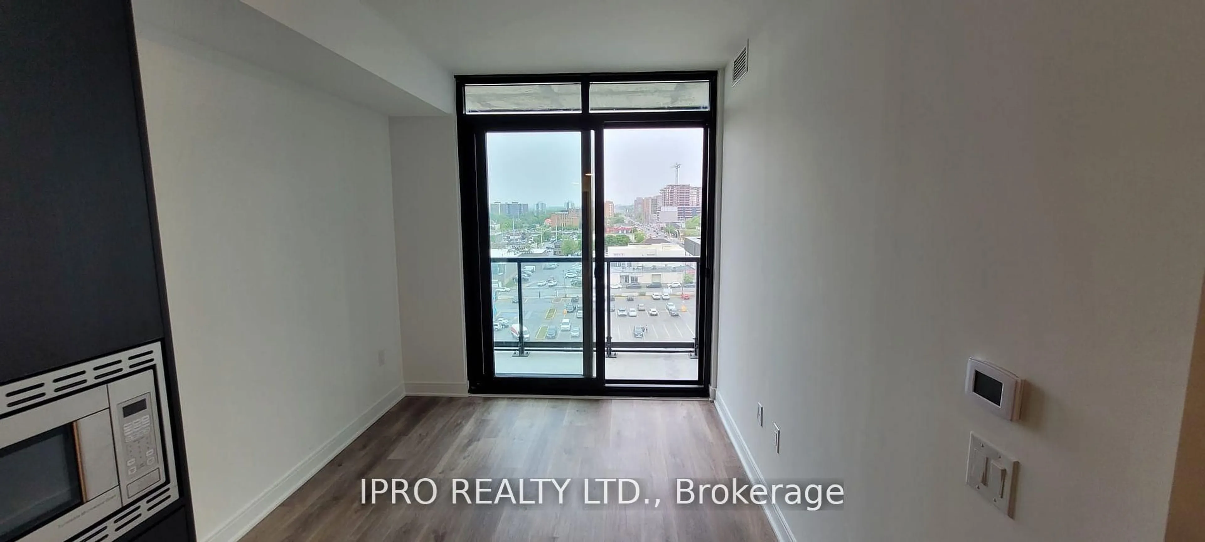 A pic of a room for 86 Dundas St #821, Mississauga Ontario L5A 1W4