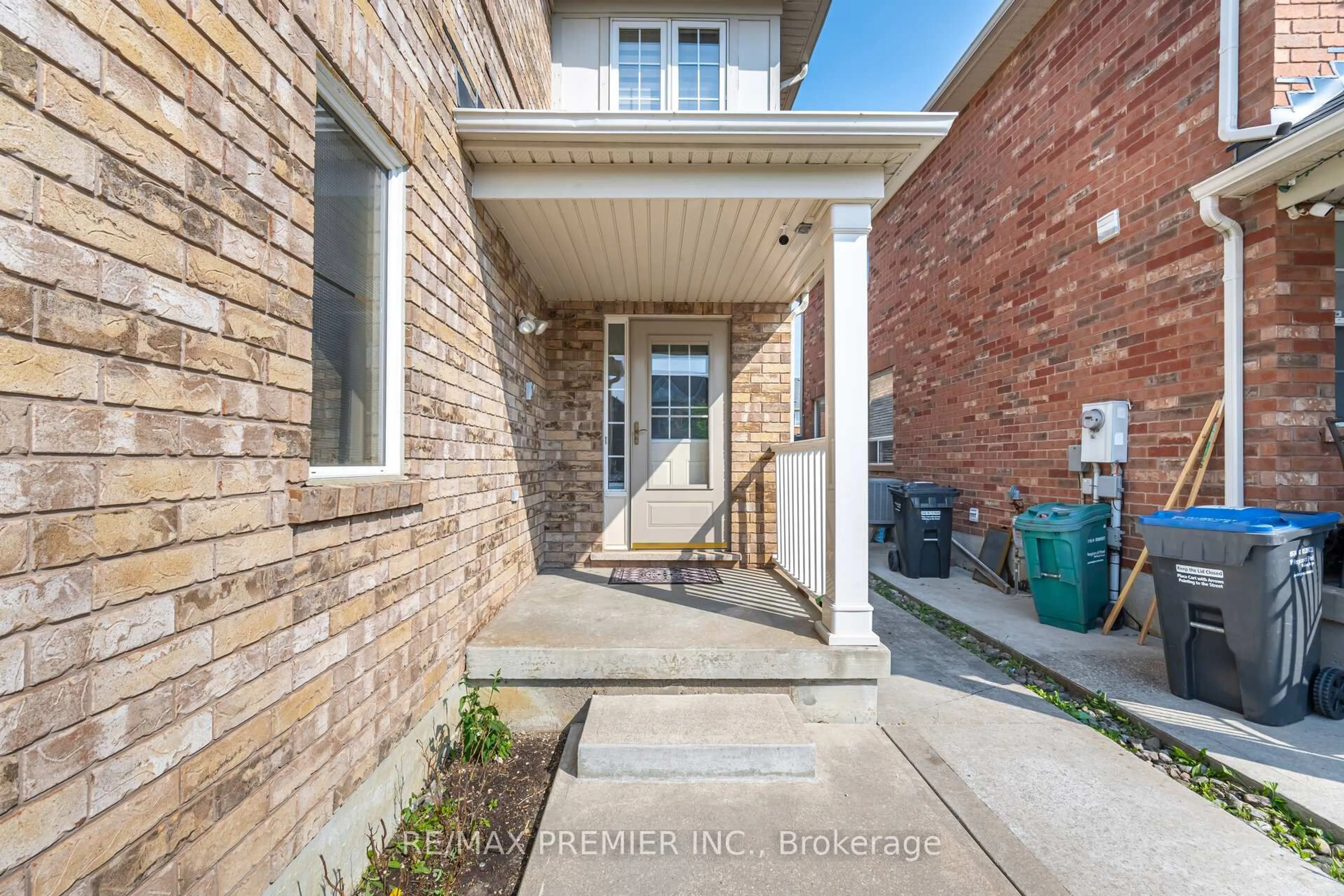 Home with brick exterior material, street for 3 Coachlight Cres, Brampton Ontario L6P 2Y6