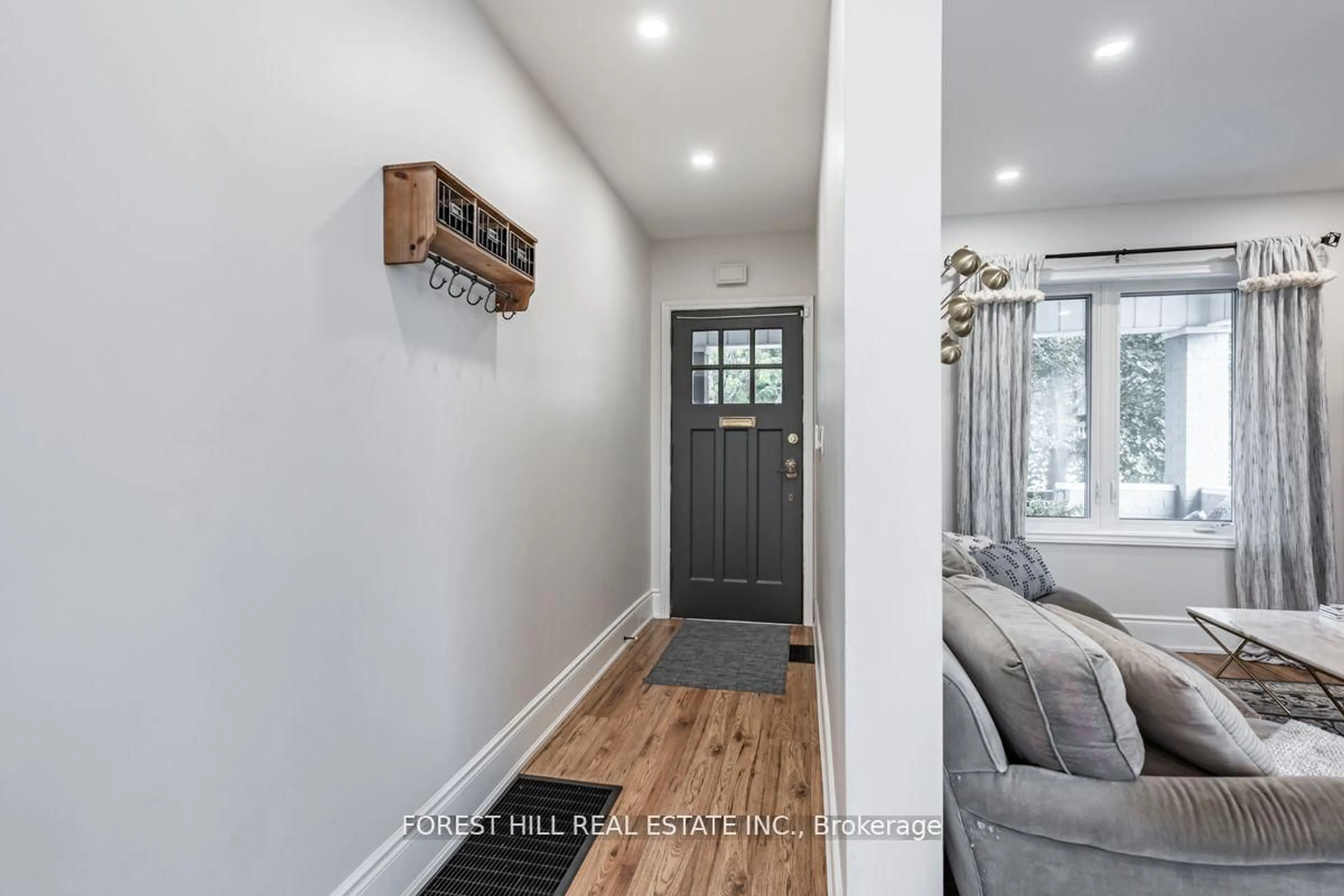 Indoor entryway for 84 Earlscourt Ave, Toronto Ontario M6E 4A9