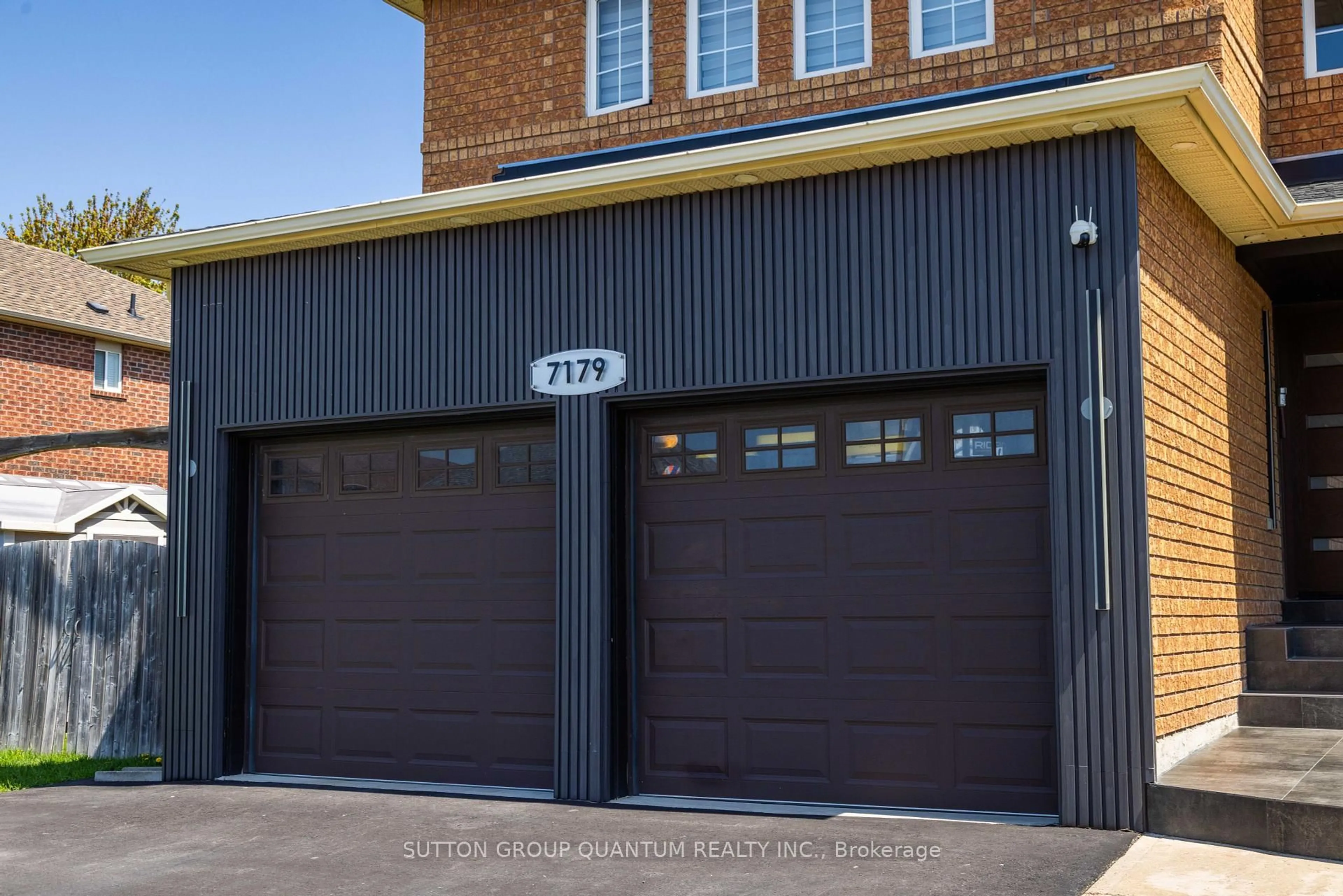 Indoor garage for 7179 Terragar Blvd, Mississauga Ontario L5N 7L9
