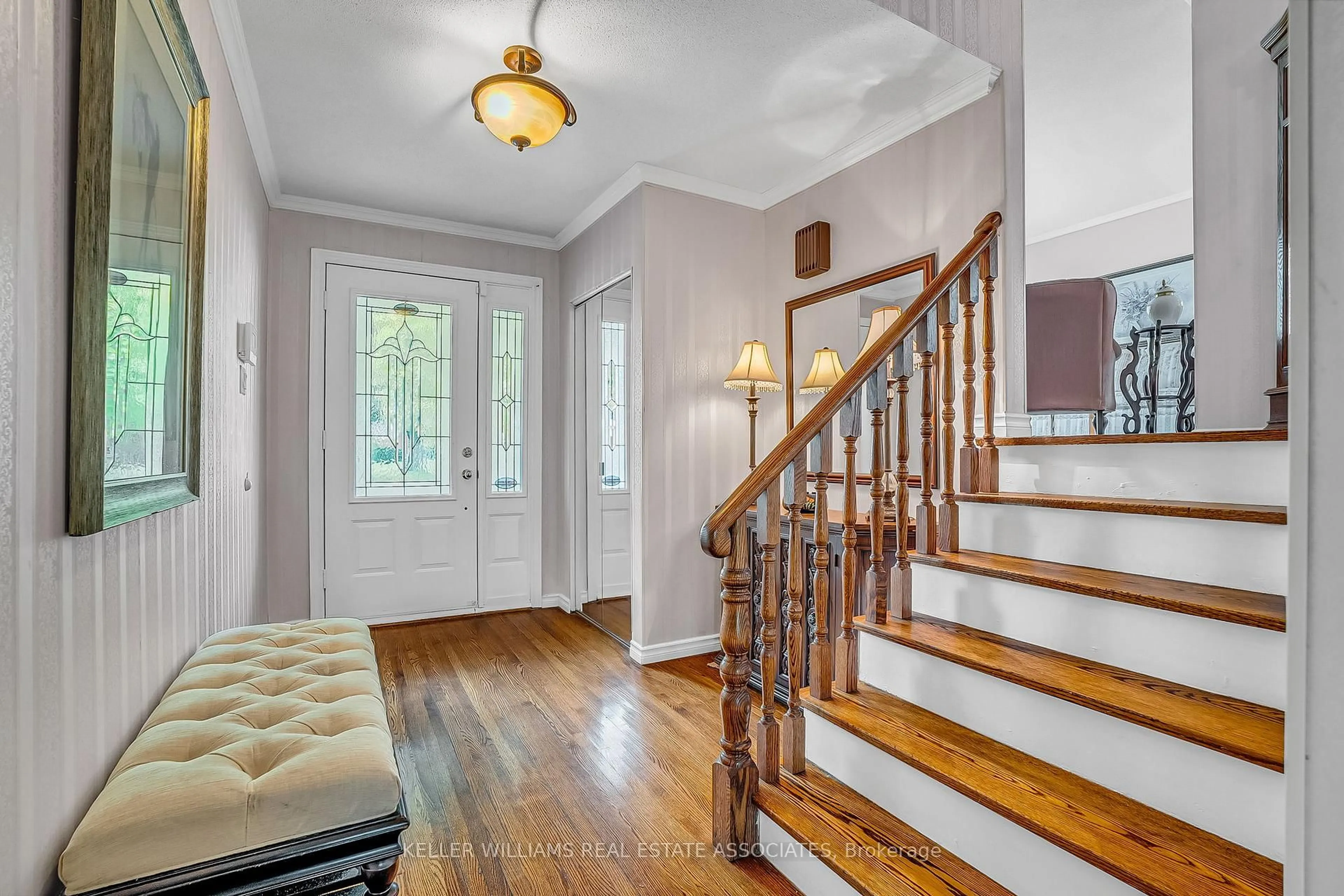 Indoor entryway for 1454 Leda Ave, Mississauga Ontario L5G 4B7