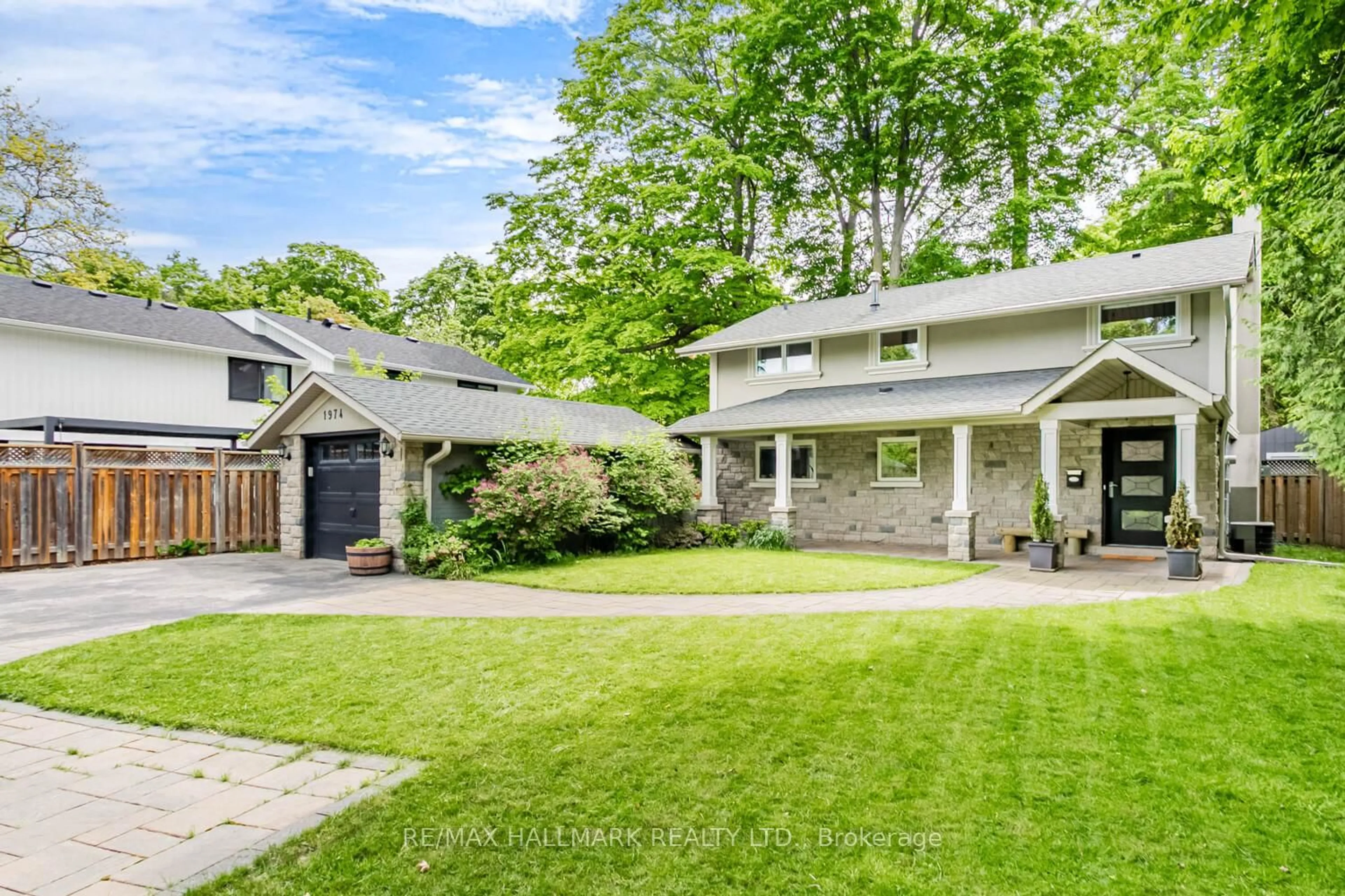 Unknown for 1974 Truscott Dr, Mississauga Ontario L5J 2A5