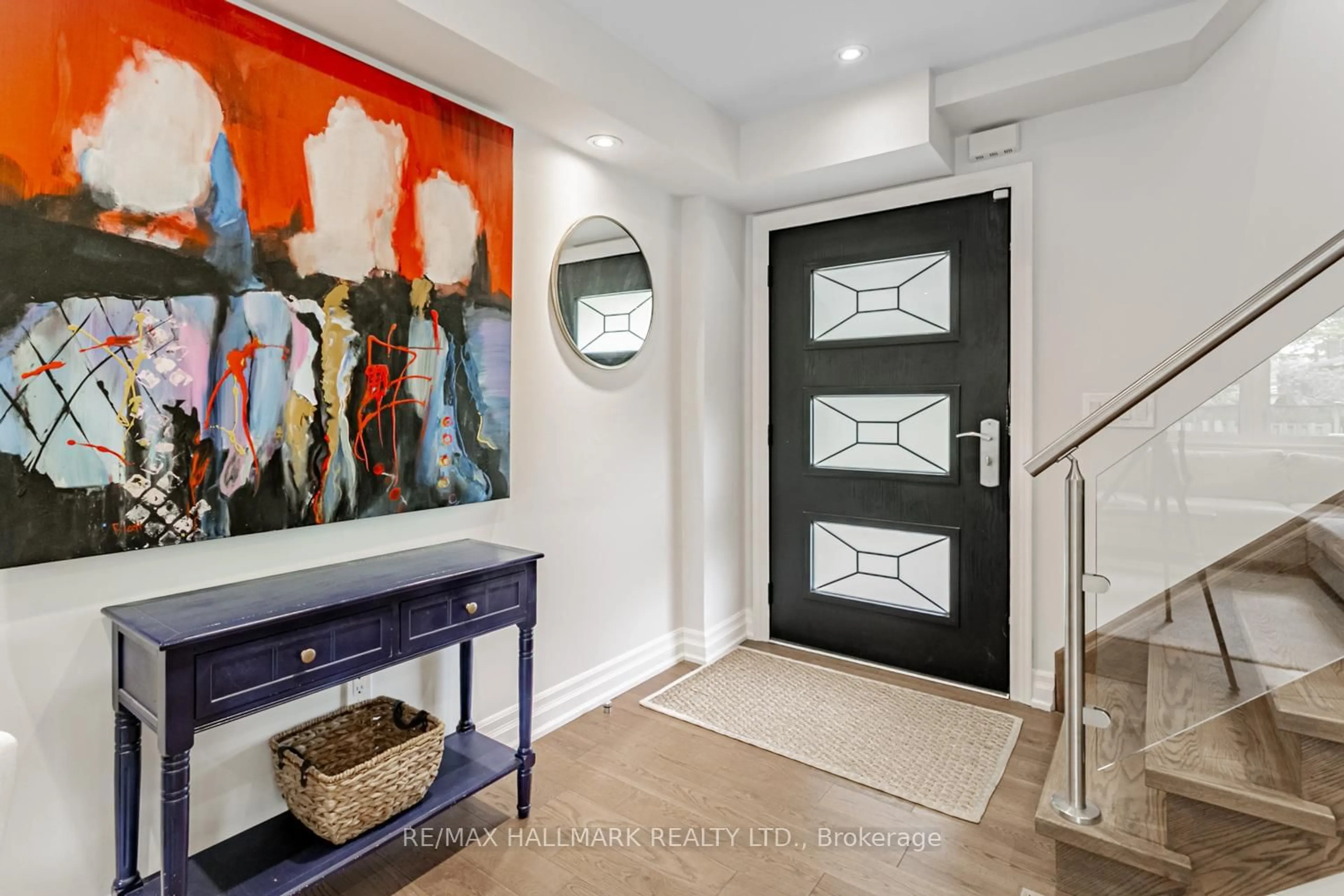 Indoor entryway for 1974 Truscott Dr, Mississauga Ontario L5J 2A5