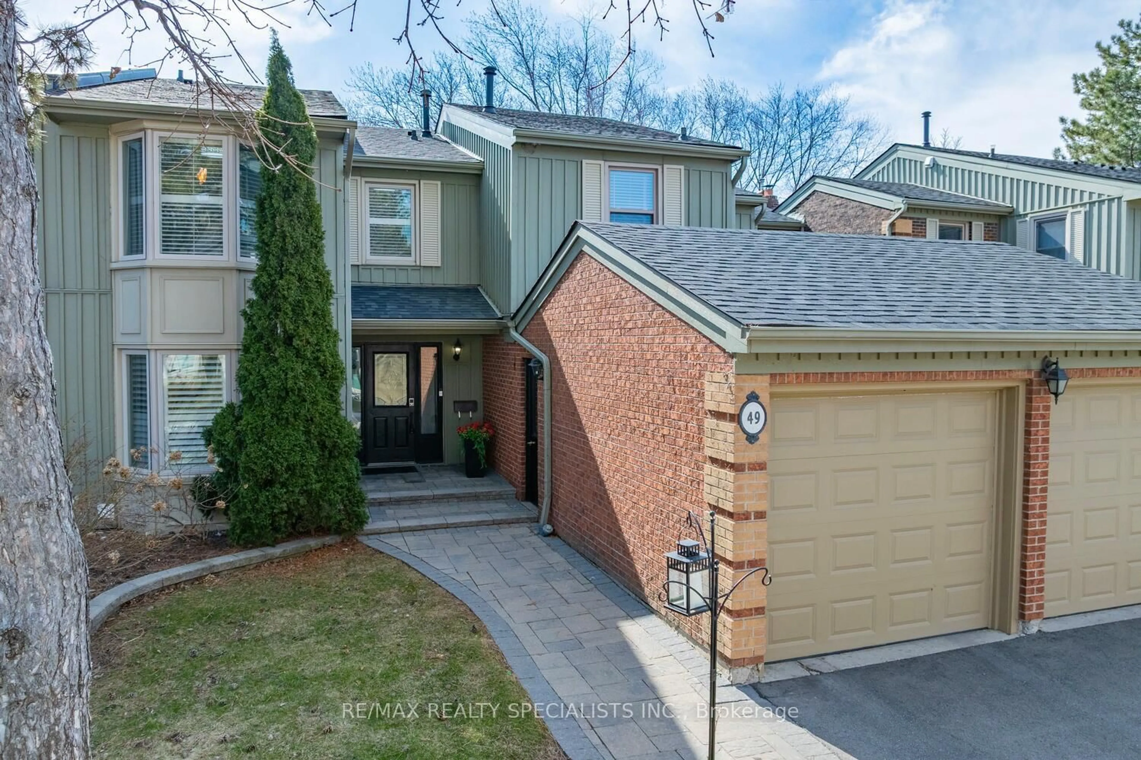 A pic from outside/outdoor area/front of a property/back of a property/a pic from drone, street for 3265 South Millway #49, Mississauga Ontario L5L 2R3